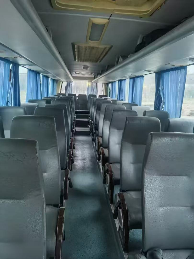 Hot Sale Luxury Coach Bus 45-50 Passenger Seats Diesel Engine Euro 3 Emissions LHD Steering Manual Used Bus Low Price
