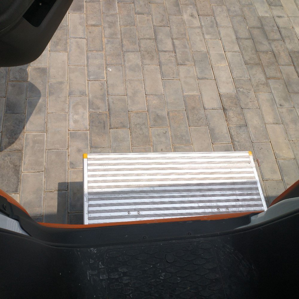 Electric Aluminum Anti-slip Entry Slide Step Door Sliding Foot Step for RV Caravan Camper Travel Trailer Motorhome