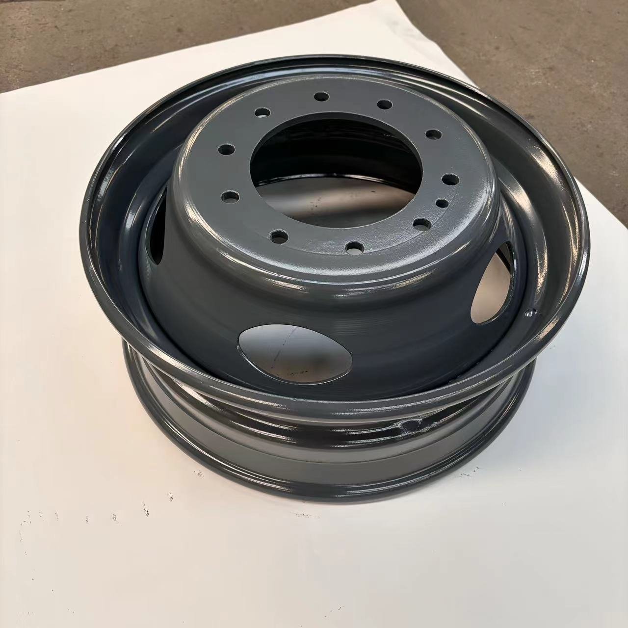 10x335mm 24x8.5 Silver Et 180 Steel Truck Deep Dish Bus Wheel Rims
