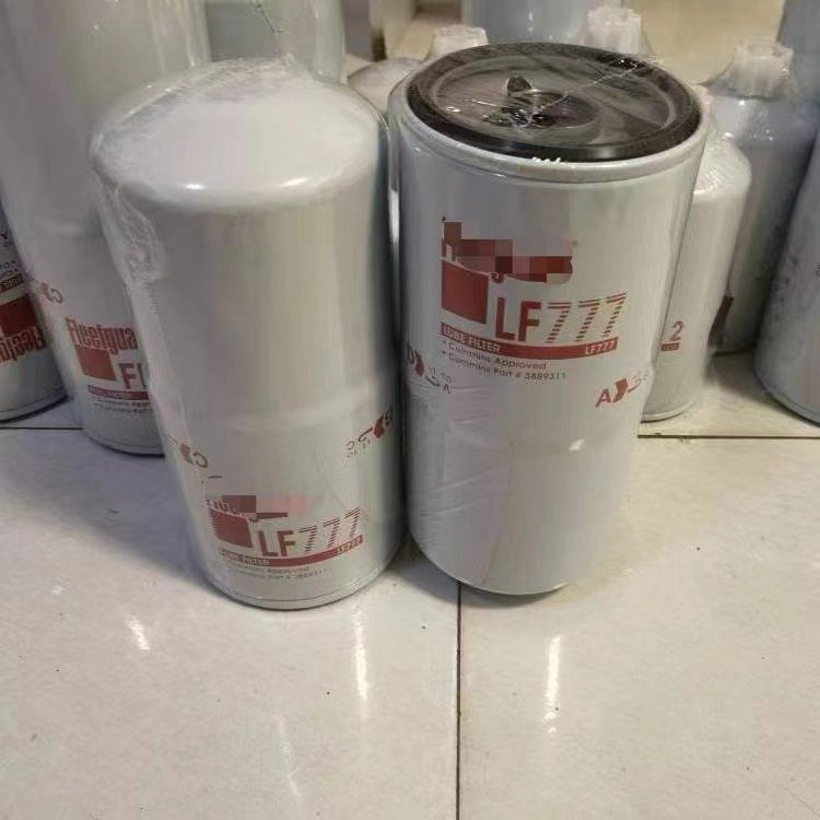 Oil Filter Used for Fleetguard Filter LF6544 HF6141 AF872 LF777 LF9080 FF5580 FF5471 AH19003 LF670 LF3970 FS1240 LF9009