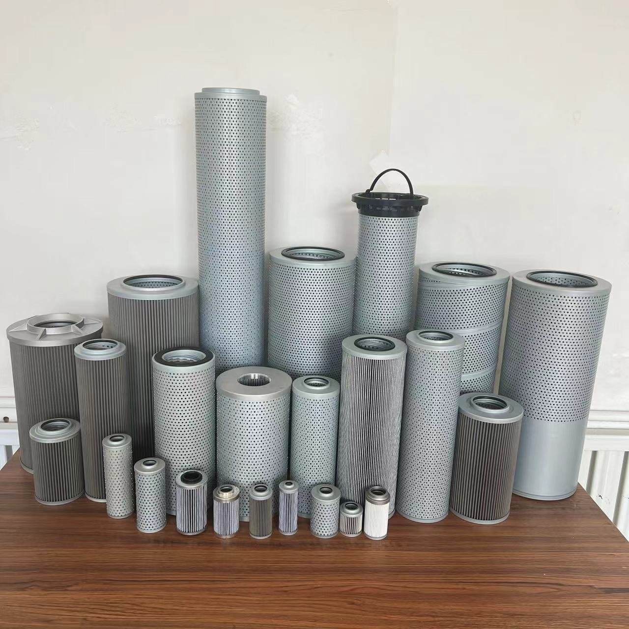 Oil Filter Used for Fleetguard Filter LF6544 HF6141 AF872 LF777 LF9080 FF5580 FF5471 AH19003 LF670 LF3970 FS1240 LF9009