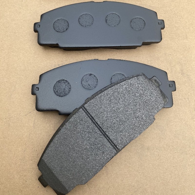 Brake Pads for Toyota DYNA Platform for Toyota Hiace Bus Van Good Semi-metallic Brake Pads Auto Parts Auto Accessories KD2605
