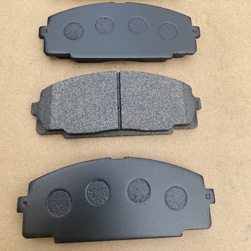 Brake Pads for Toyota DYNA Platform for Toyota Hiace Bus Van Good Semi-metallic Brake Pads Auto Parts Auto Accessories KD2605