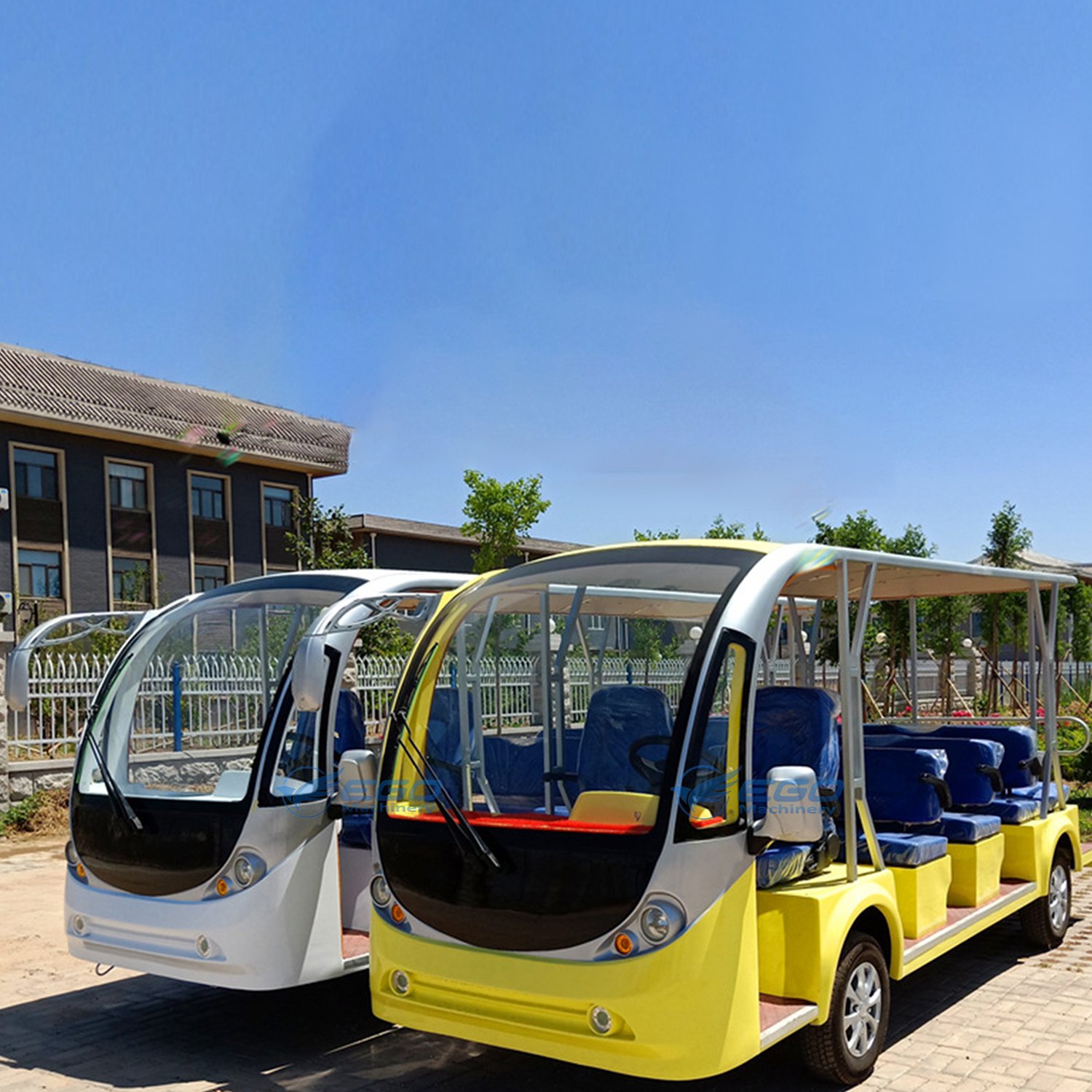 8 Seater Enclosed Luxury Four Wheeled Sightseeing Bus Mini Tourist Sightseeing Bus Electric Sightseeing Bus for Sale