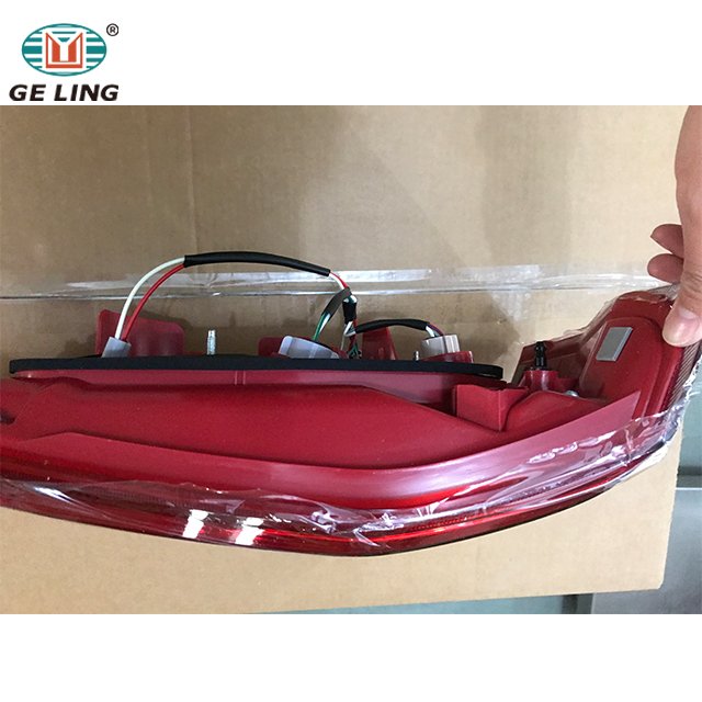 GELING Auto Parts Body Kits New 2020 2021 Rear Red Color Back Brake Van Bus Taillight Tail Lamps for TOYOTA coaster Bus Bb42