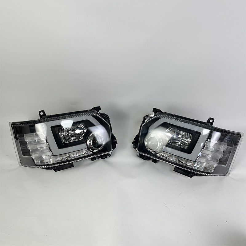 Factory Direct Sale High Quality for Toyota Hiace Mini Bus 2014-2018 DRL Front Bumper Fog Lamp Bar Accessories Auto Vehicle