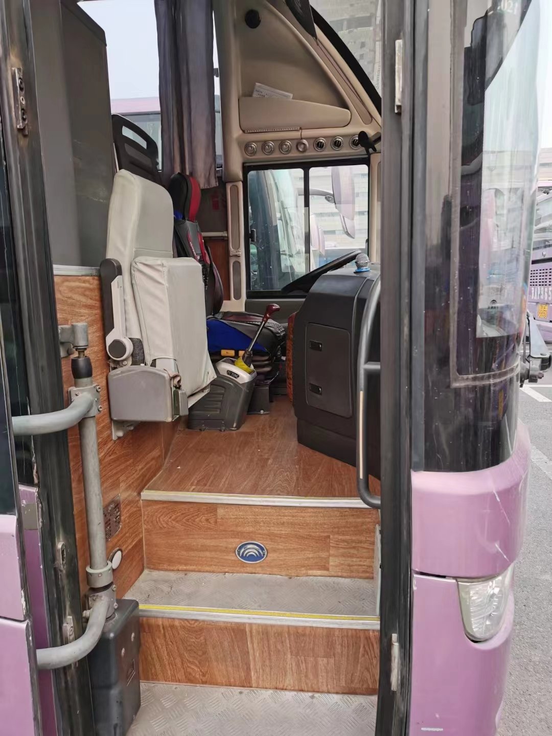 Coach Bus 65 Seats Prices Yu-tong Bus 2015 Year Zk6147 Double Axle Transport Bus for Africa