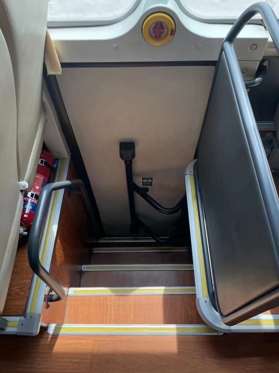 ZHONGTONG 6126 50-seat 1.5-story Luxury Customized Bus RHD Is an Affordable and Reliable African Intercity Rapid Transport Bus