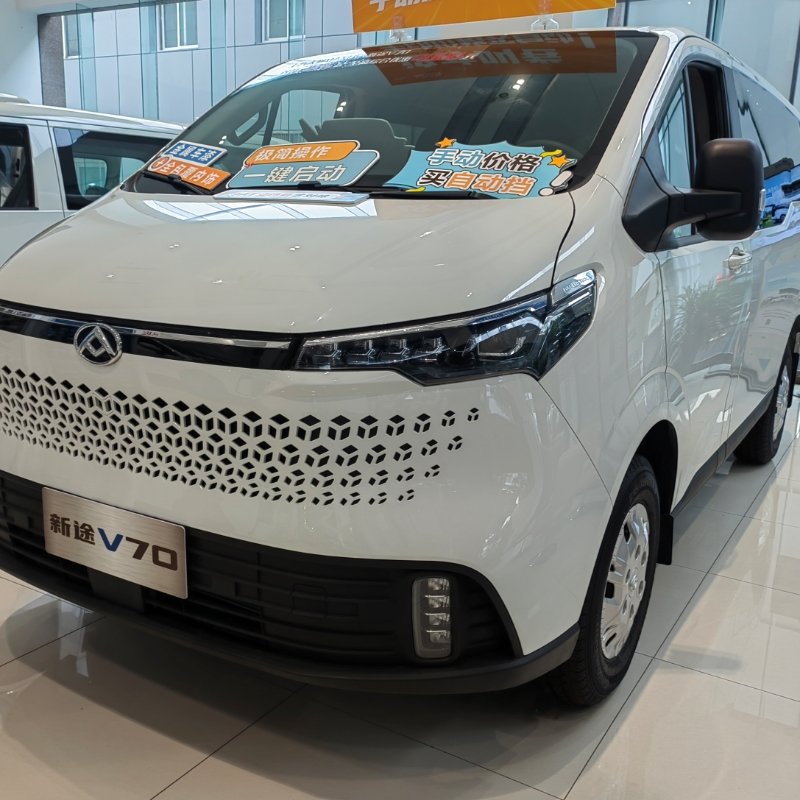 2024 New Model 2.0T Engine 125HP L4 Diesel 6 Seats Light Bus SAIC Maxus Xintu V70