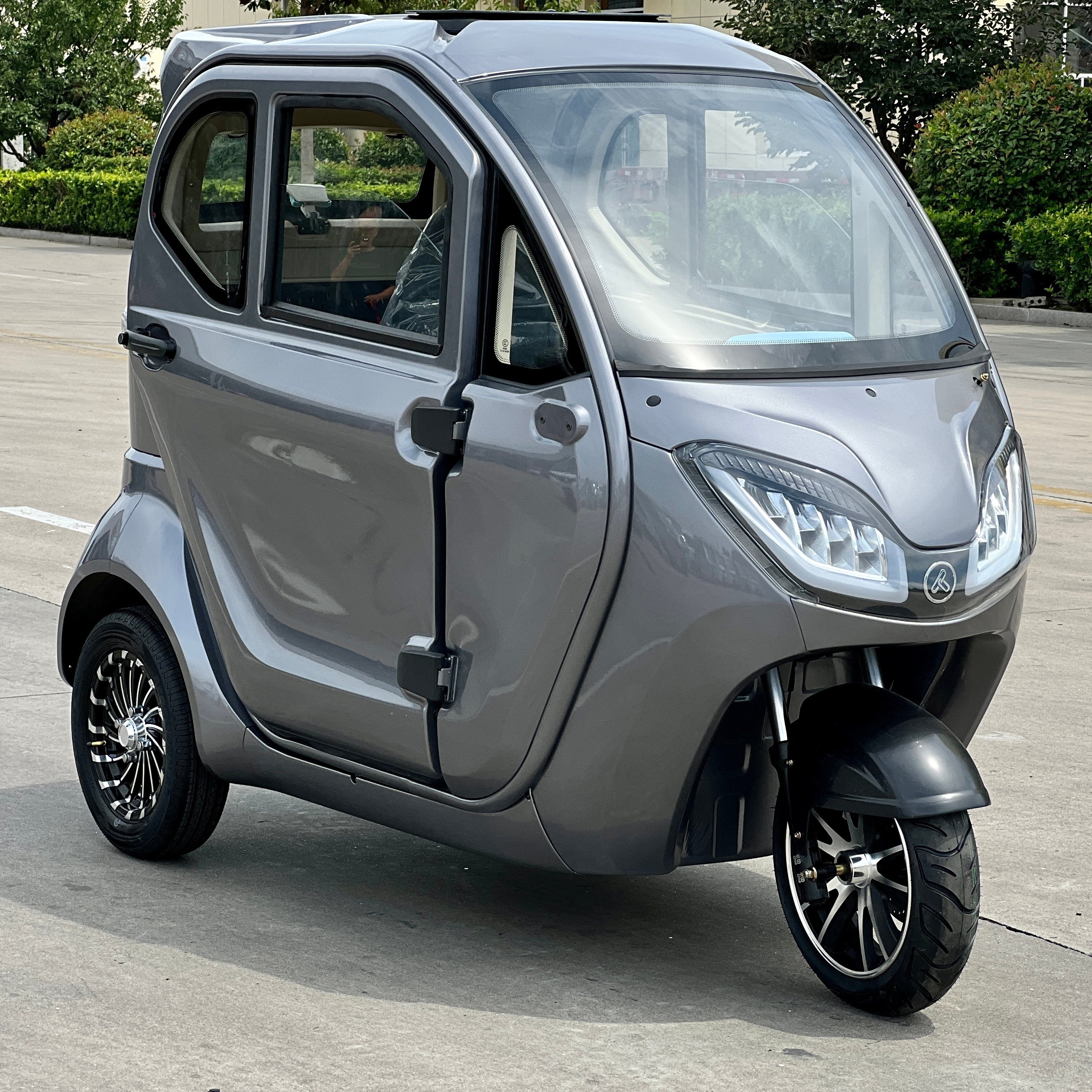 New Low Speed Electric Tricycle for the Elderly