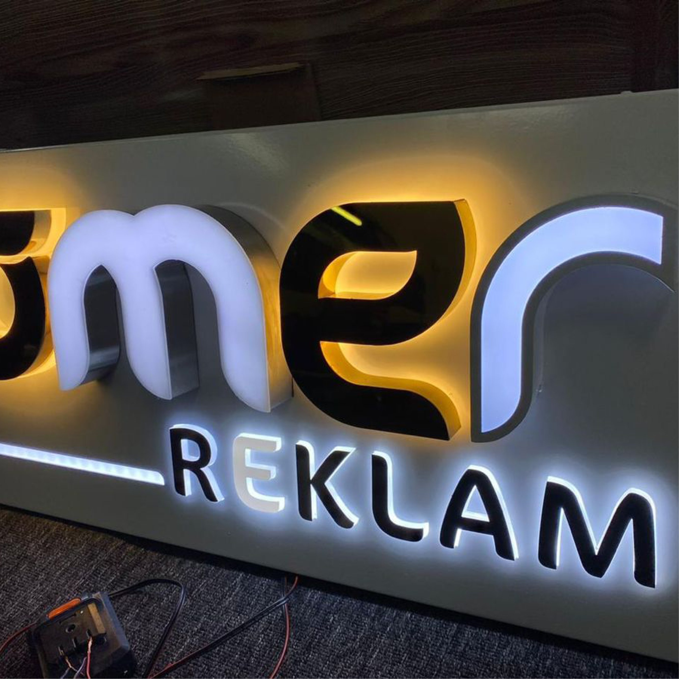 Lighted Digital Door Sign Front and Backlit Letters 3D Lighting Acrylic Led Channel Letters Signage Plug Electronic Signs