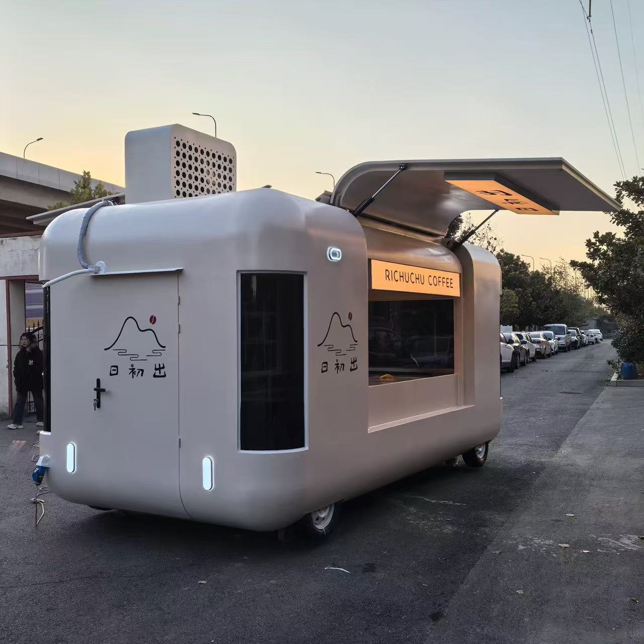 2025 New Type Street Selling Coffee Van Catering Cart Burgers Fries Ice Cream Bus Truck Mobile Food Trailer With Full Kitchen