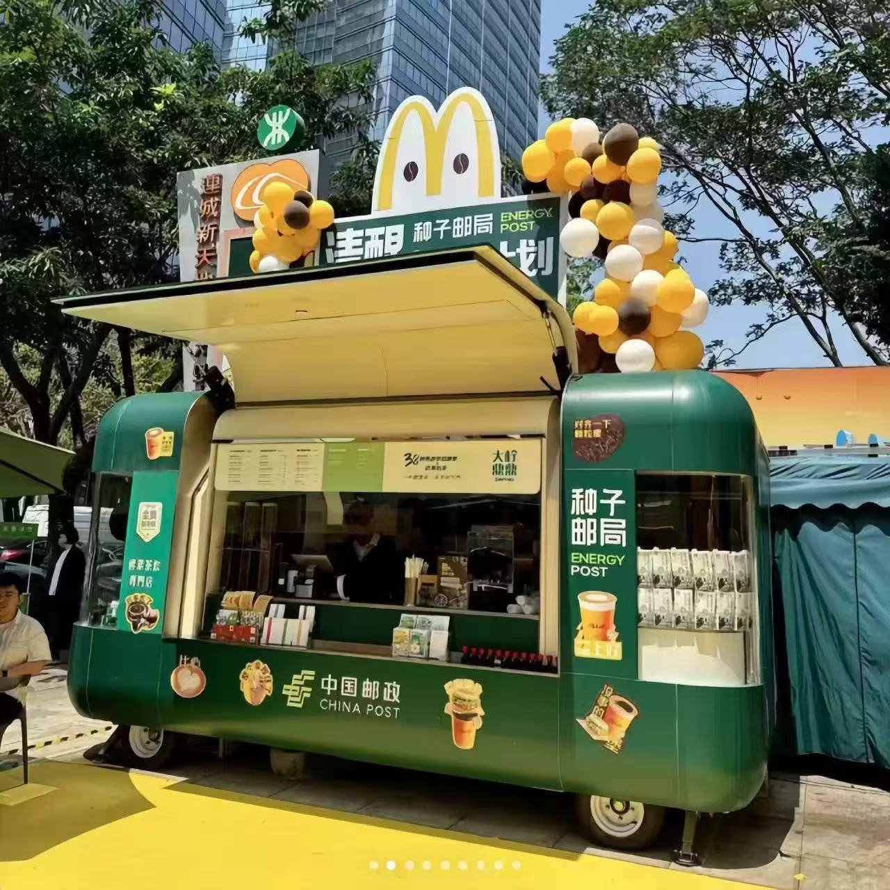 2025 New Type Street Selling Coffee Van Catering Cart Burgers Fries Ice Cream Bus Truck Mobile Food Trailer With Full Kitchen