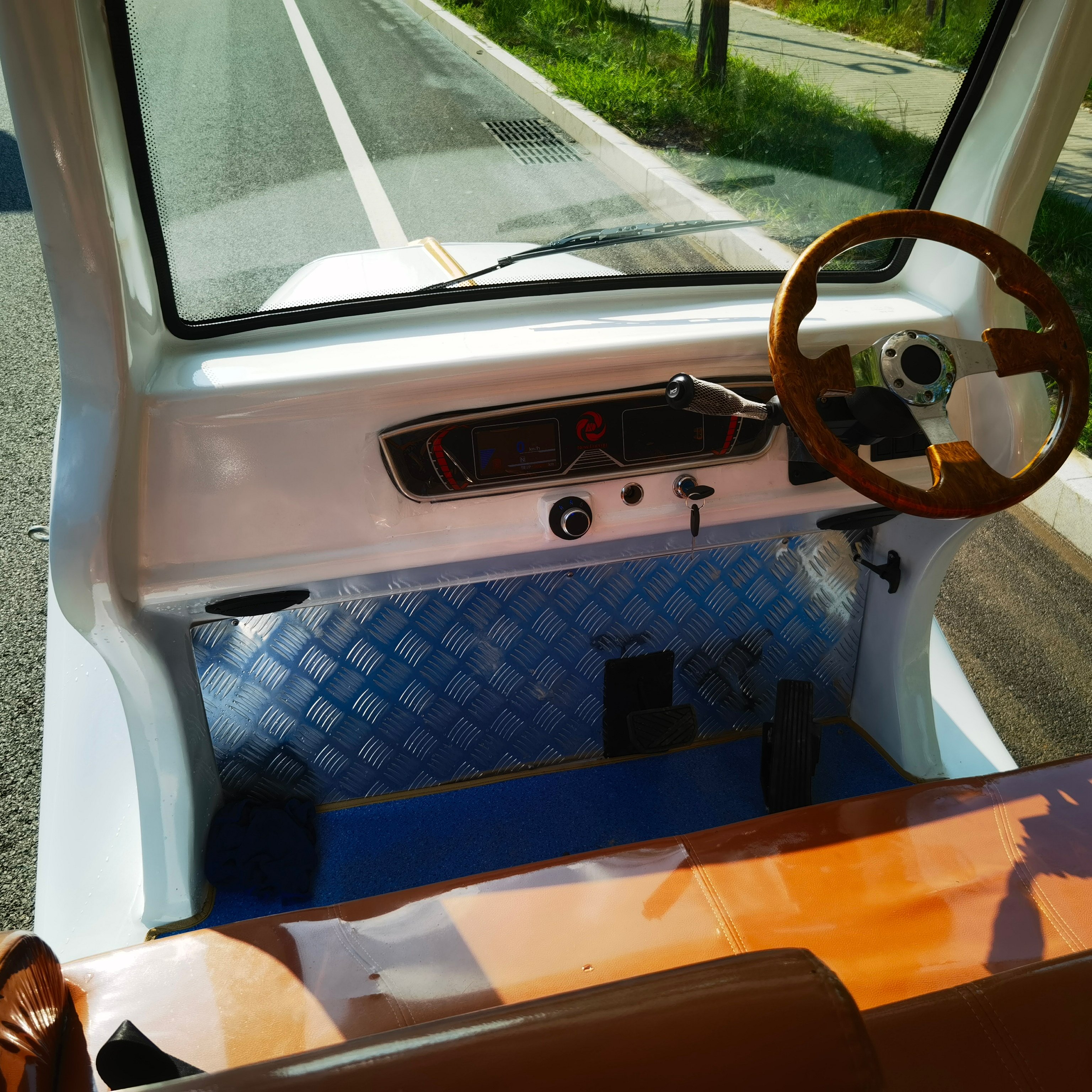 Tong Cai 4 Wheels Electric City Sightseeing Electric Shuttle Bus Golf Cart Electrical Vintage Sightseeing Car for Sale