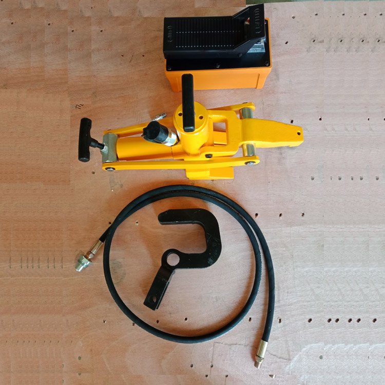Portable Hydraulic Tyre Bead Breaker Equipment