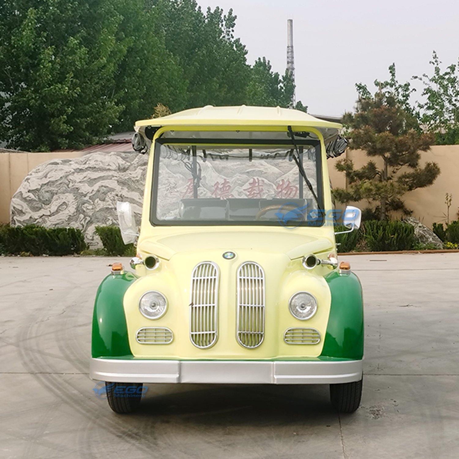 Mini Vintage Cars Electric Sightseeing Bus Retro Classic Gasoline Car Mini Sightseeing Bus 11 Seater Sightseeing Car