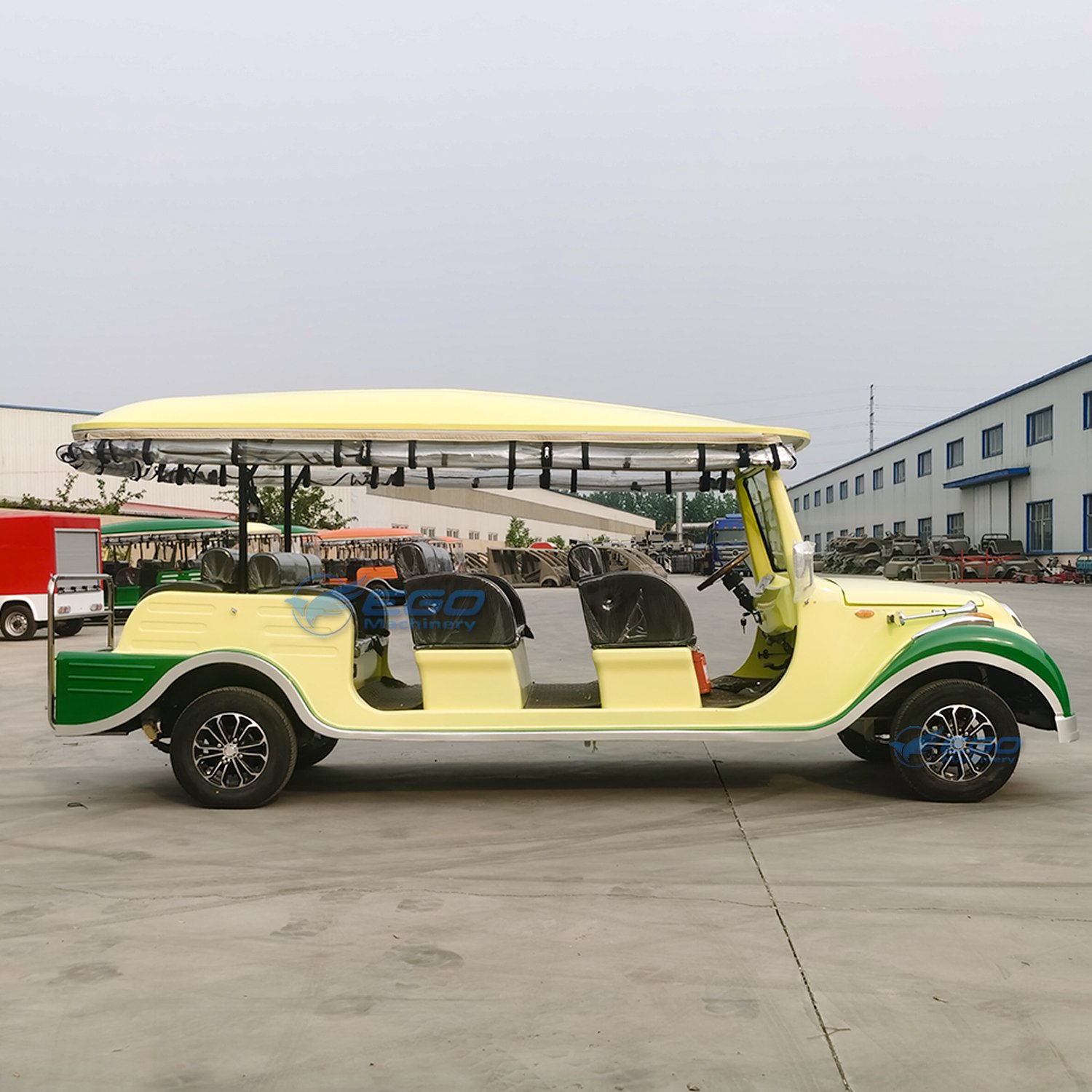 Mini Vintage Cars Electric Sightseeing Bus Retro Classic Gasoline Car Mini Sightseeing Bus 11 Seater Sightseeing Car