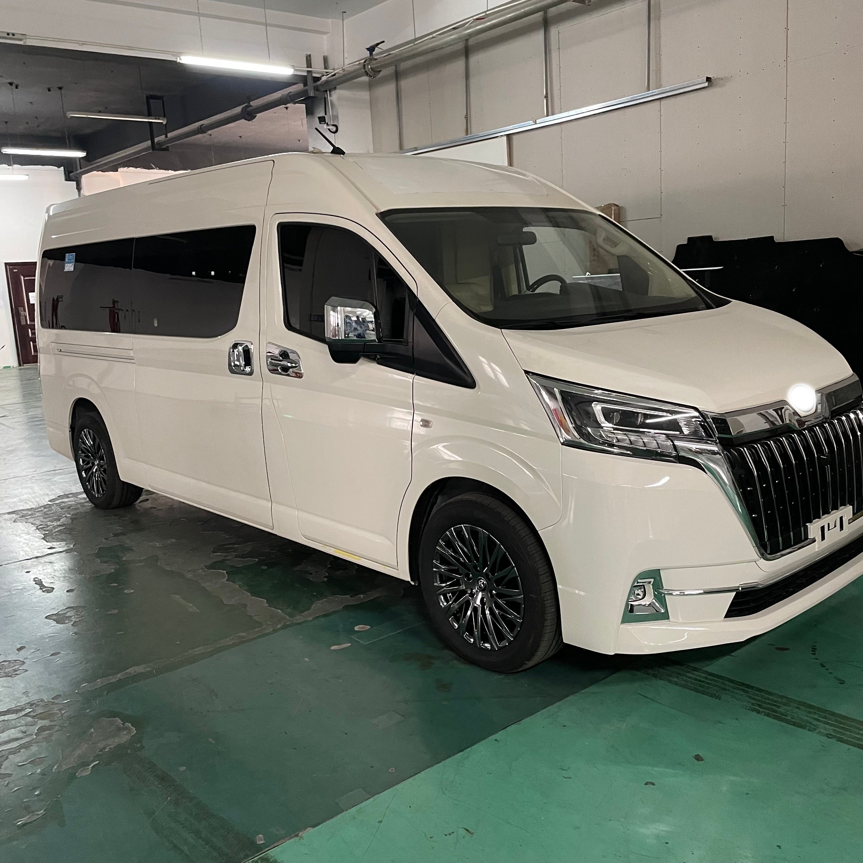 VIP New Style Luxury Car Upgrade Modification Kit Car Accessories Hiace Led Headlight Car Surround Luxury Customization