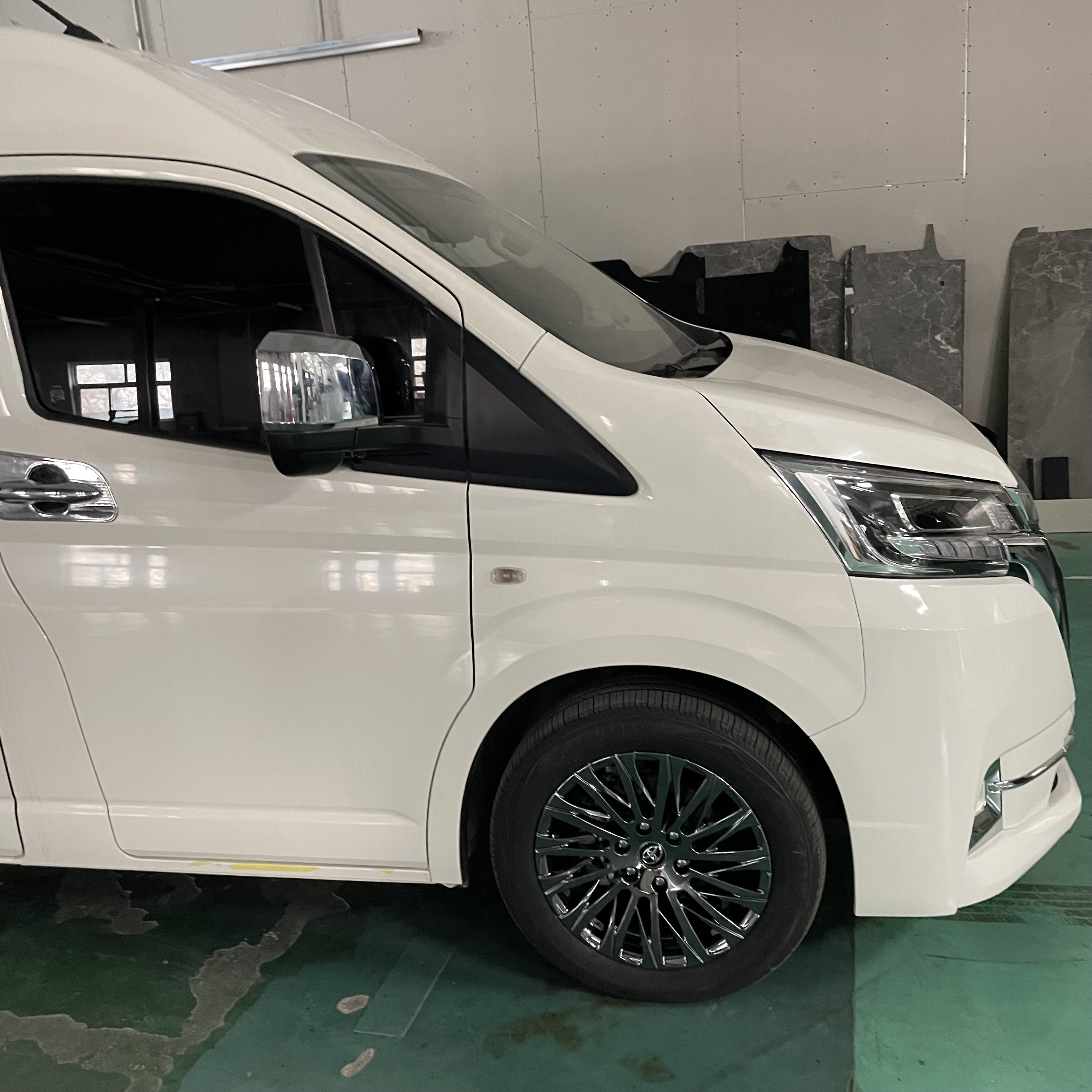 VIP New Style Luxury Car Upgrade Modification Kit Car Accessories Hiace Led Headlight Car Surround Luxury Customization