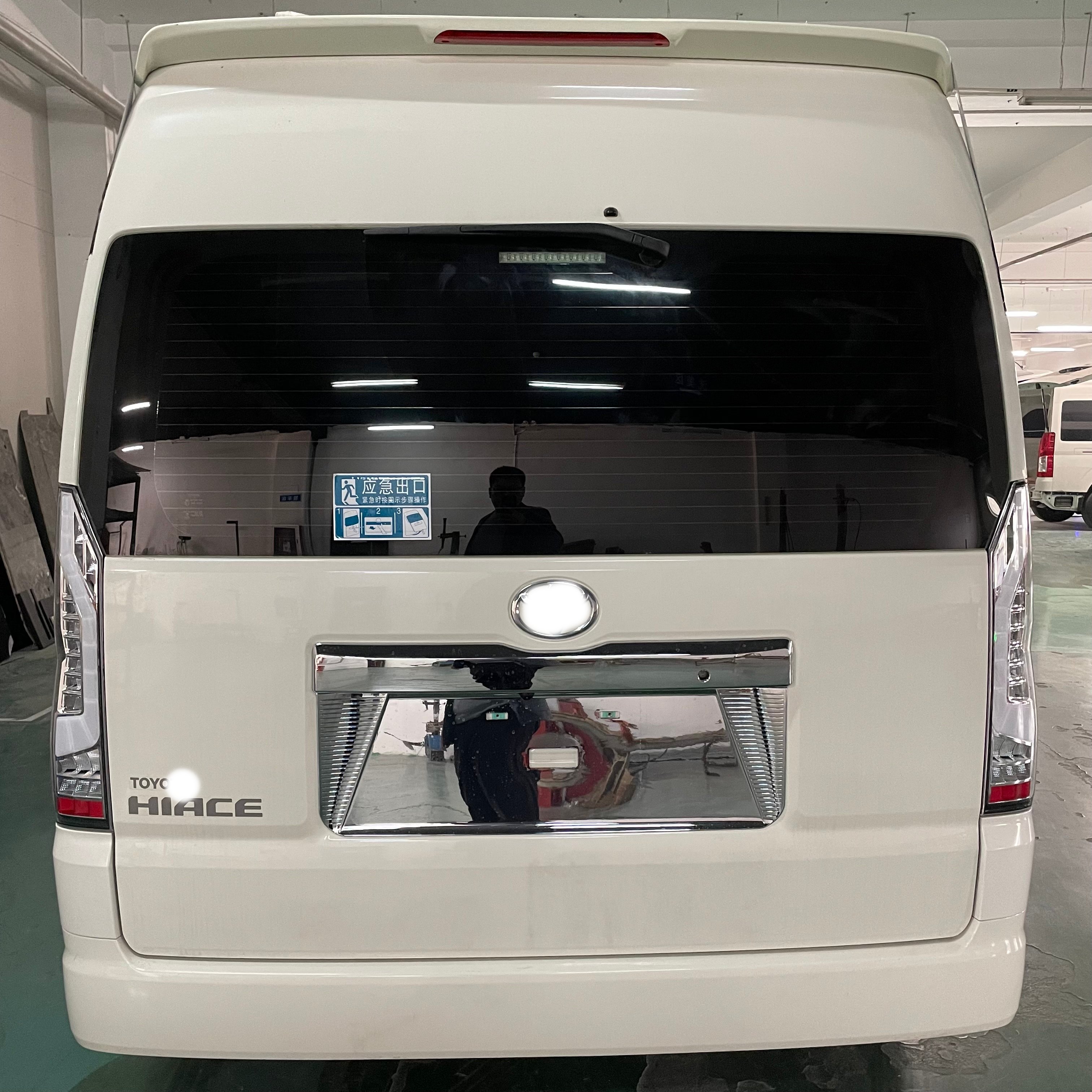 VIP New Style Luxury Car Upgrade Modification Kit Car Accessories Hiace Led Headlight Car Surround Luxury Customization