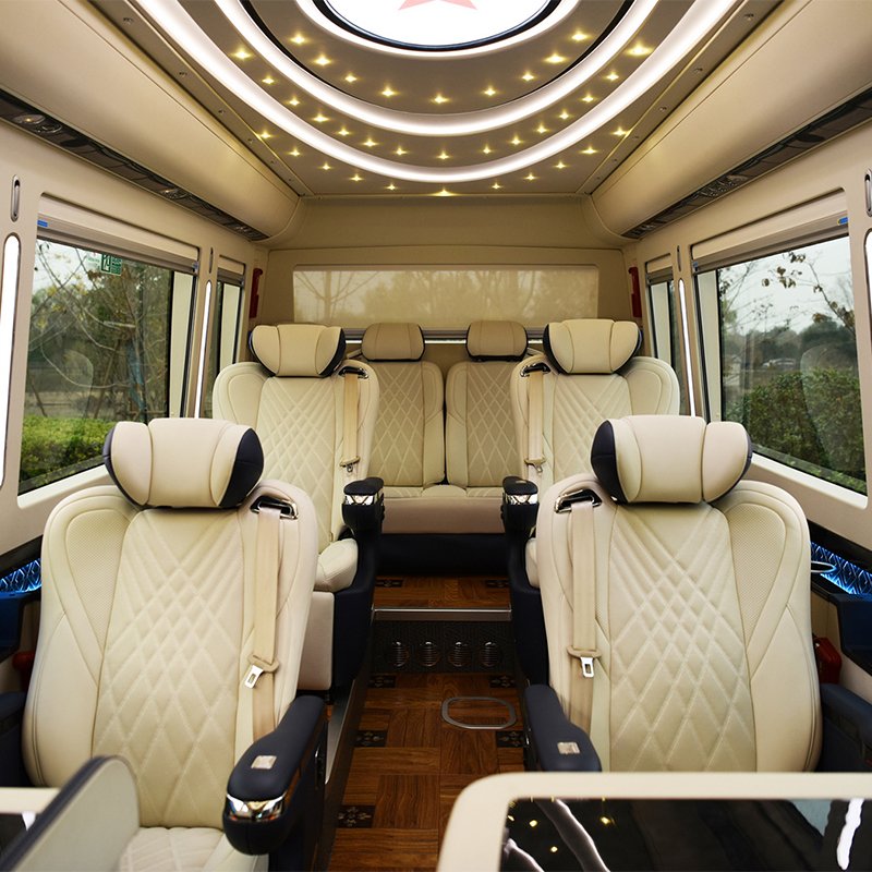 Hot Selling YUTONG T7 Passenger Bus 2021 Model Gasoline Customized Edition Electric Mini Bus New and Used Cars Made in China