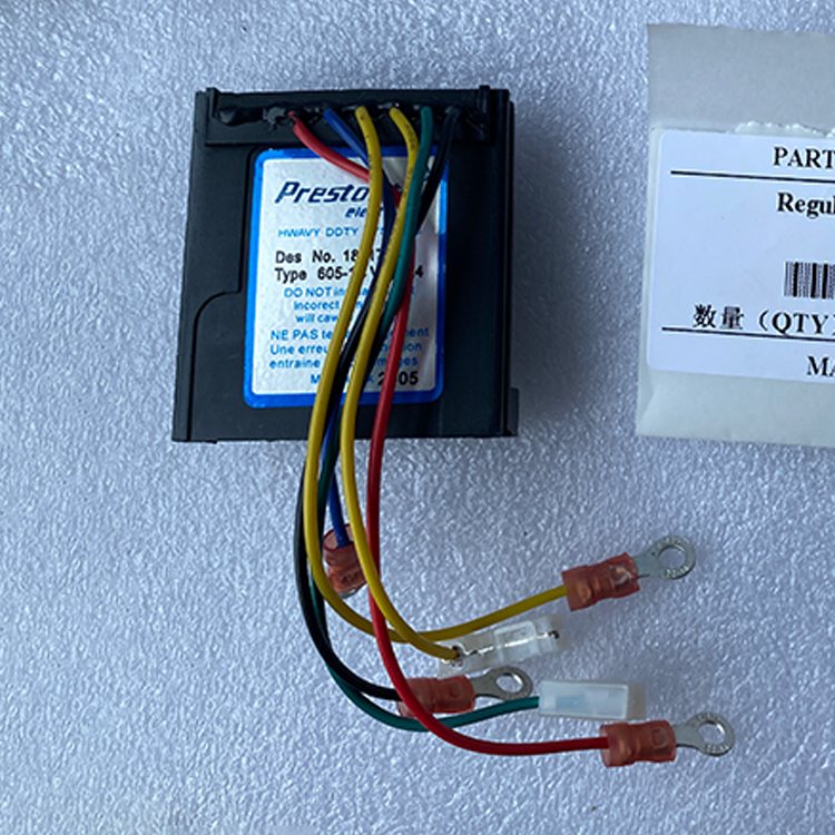 Original Factory Zhongtong Bus Spare Parts 3702-00172 Engine Alternator Regulator