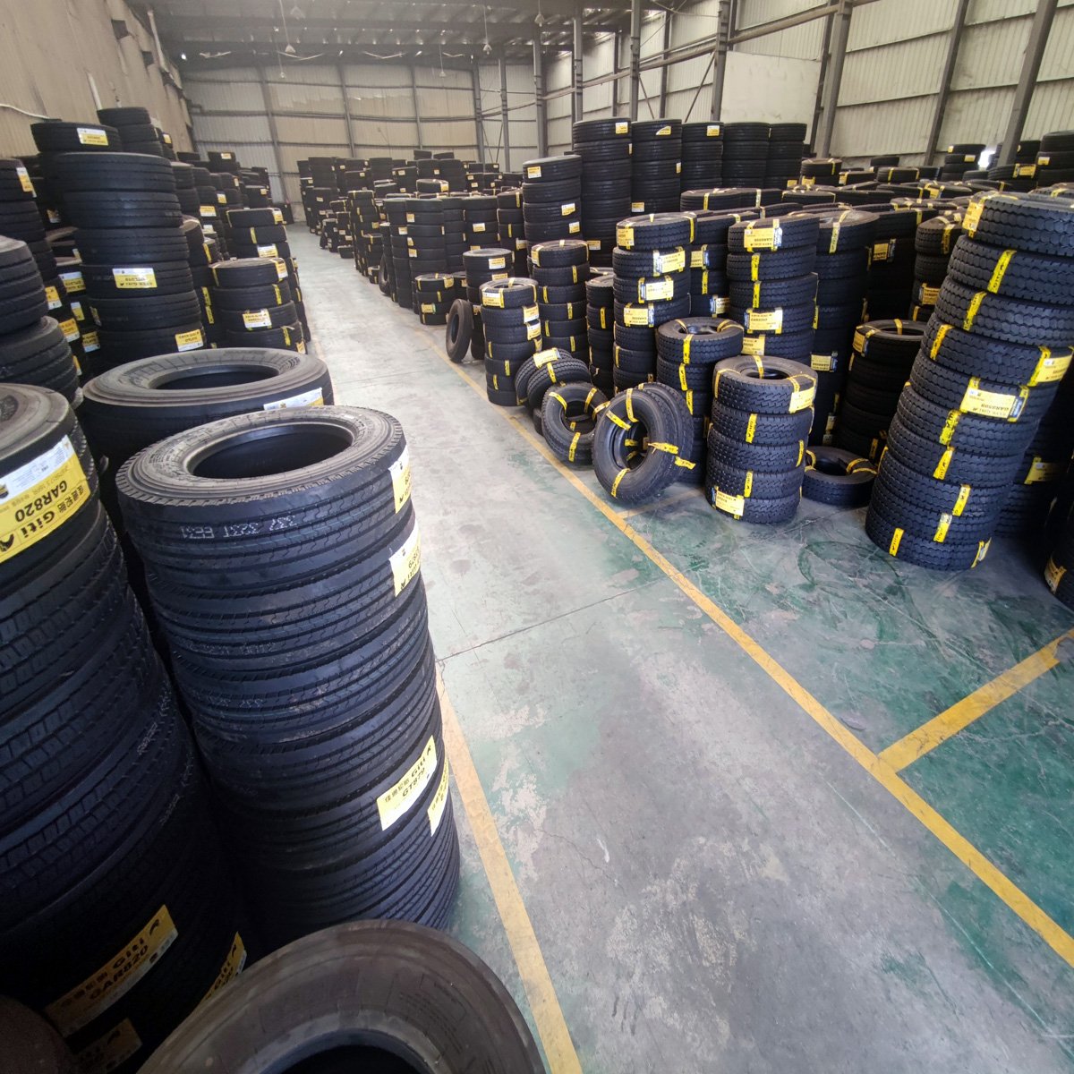 Giti Brand 425/65R22.5 385/65R22.5 215/75R17.5 Truck Tire Radial Wheel Heavy Duty Bus TBR Tyre Commercial Semi Truck Tires