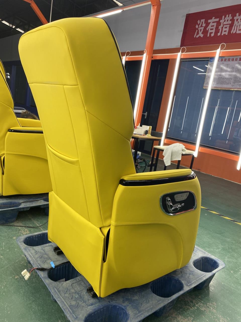 Rotating Electric Luxury Van Seat for Sprinter Vito V Class V250 Metris Viano Vario Heated Massaging Car Seat Modification