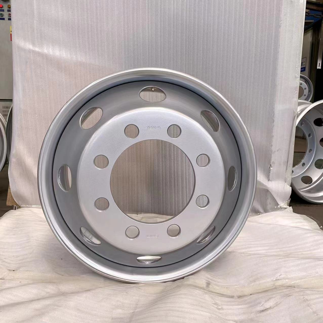 Cheap Cost Wheel Hub Truck Truck Wheels Rim for Heavy 8.25X22.5 Wheel Hub