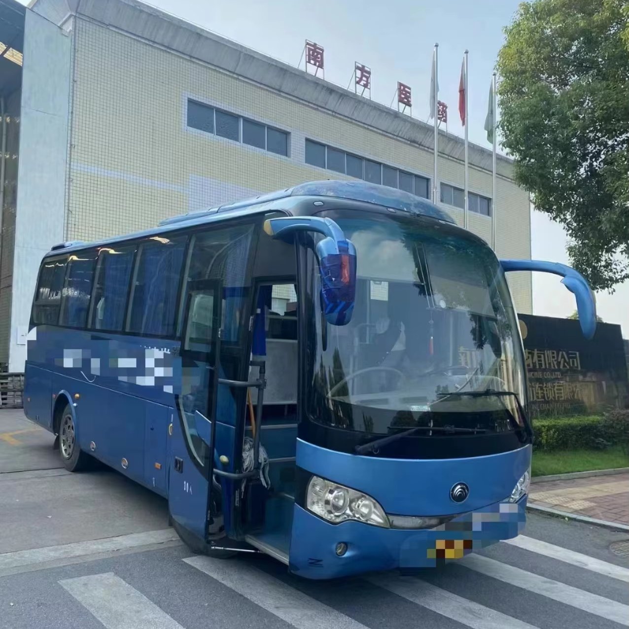 30-Seat Coach Bus Diesel Engine Manual Transmission Euro 4 Emission Standard Sold Cheap China Zk6808