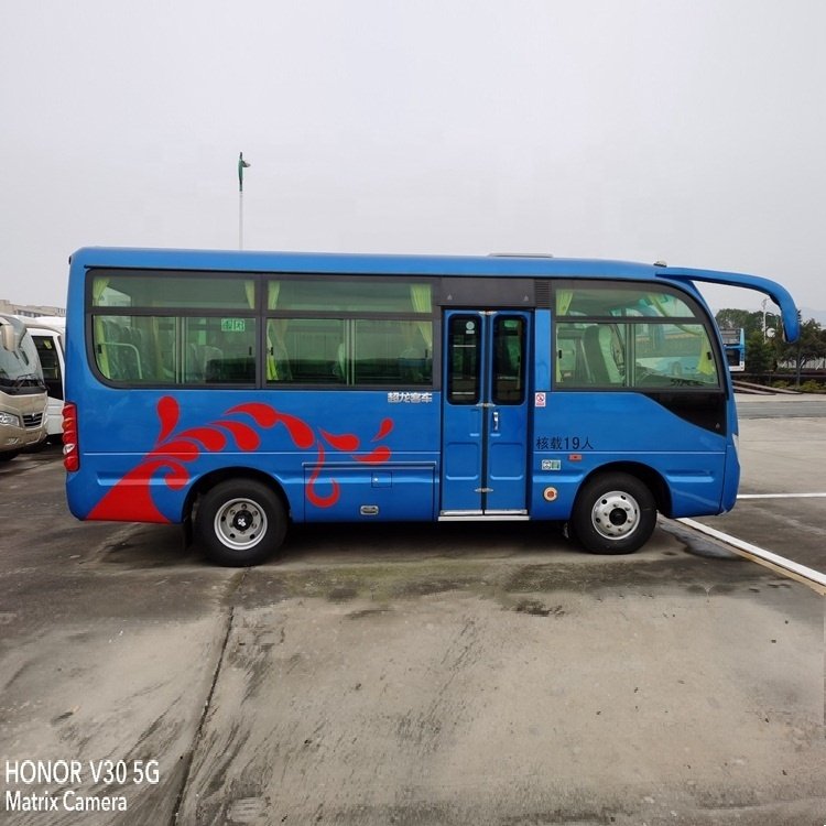 Dongfeng Chaolong Diesel Engine Bus 24 Passenger Seats City Bus