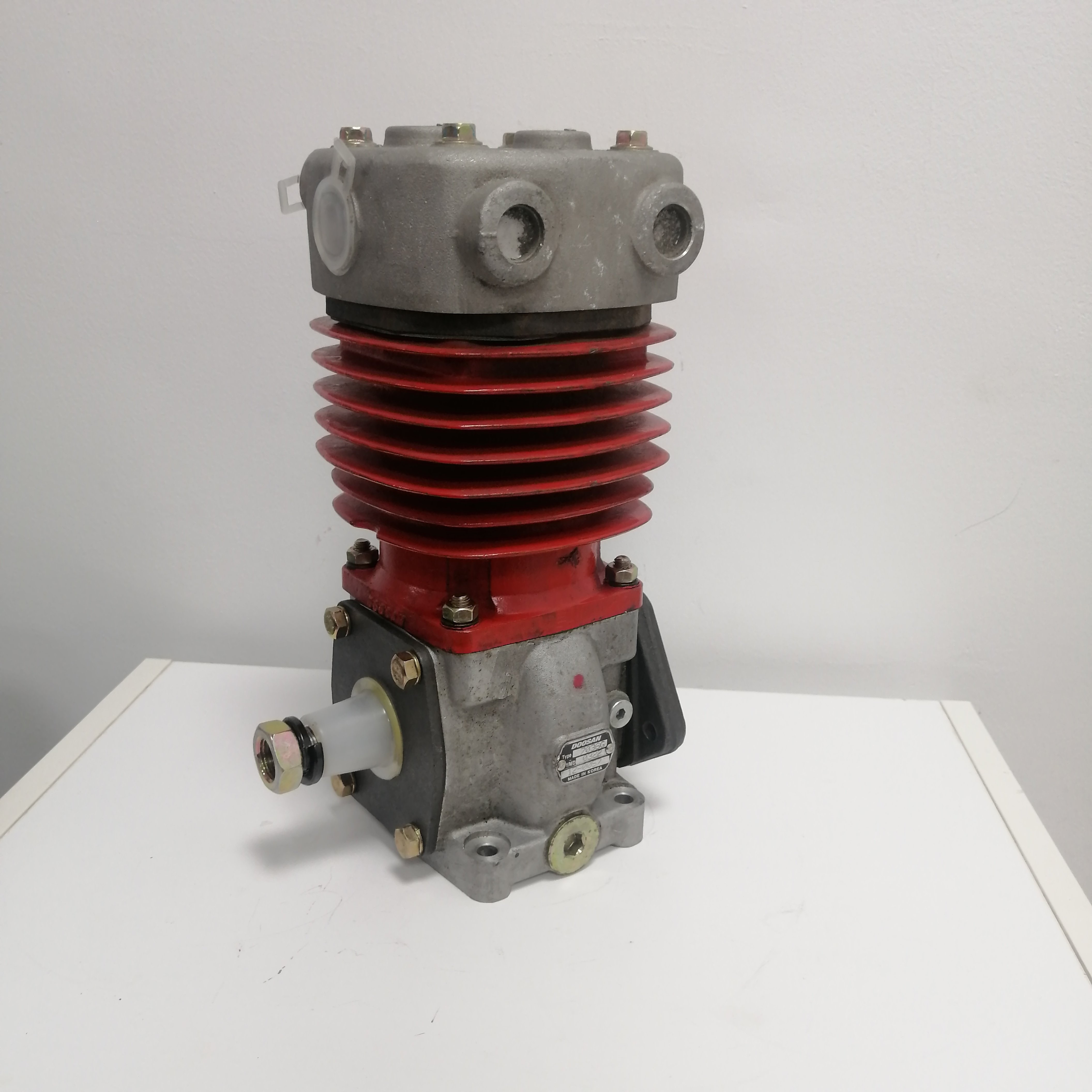 Rotary Type Daewoo Accessories De08 Engine Parts 65.54101-7036 Air Compressor for Doosan