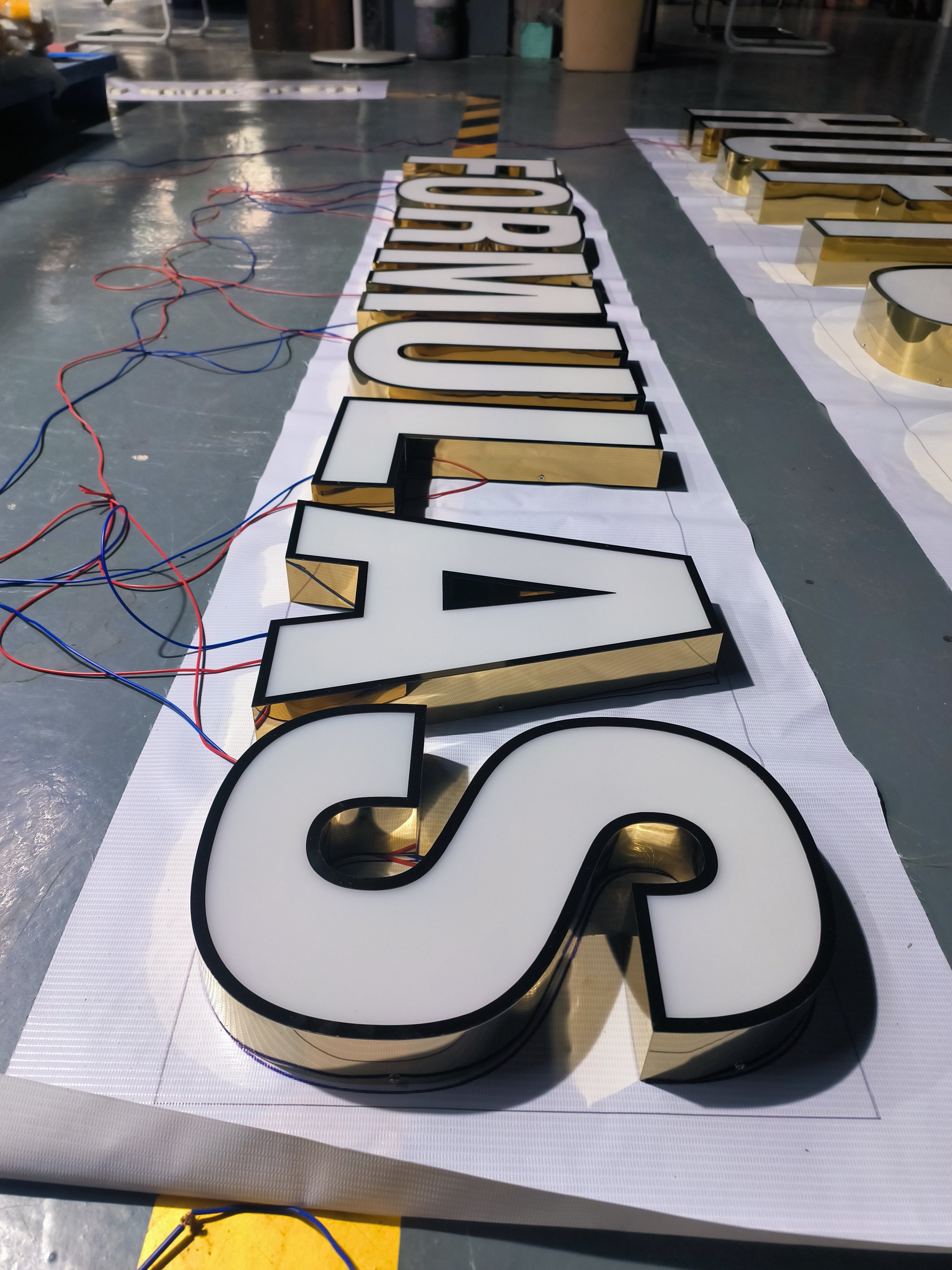Factory Direct Custom Gold Mirror Stainless Steel Front-lit Acrylic Channel Letter Sign LED Business Store.