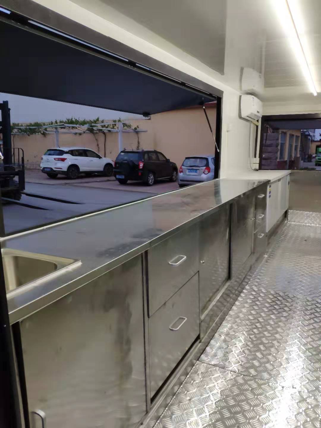 Party Bus Custom Food Truck Mobile Food Trailer Bakery Truck Street Mobile Coffee on Sale Outdoor Food Cart Truck