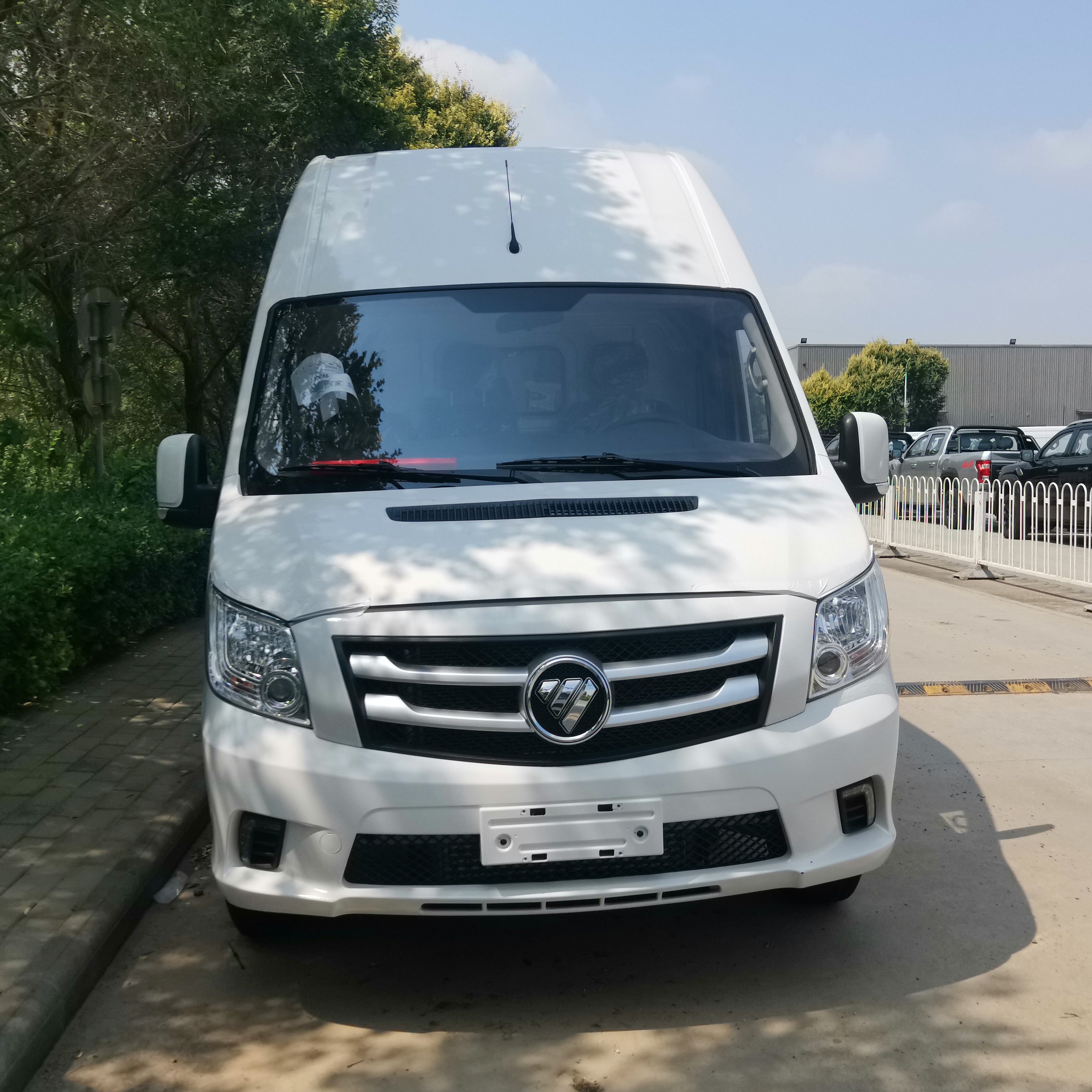 4 Wheels Transport Small 2 Ton Vehicle Foton Tonan Van Cargo Box Mini Car