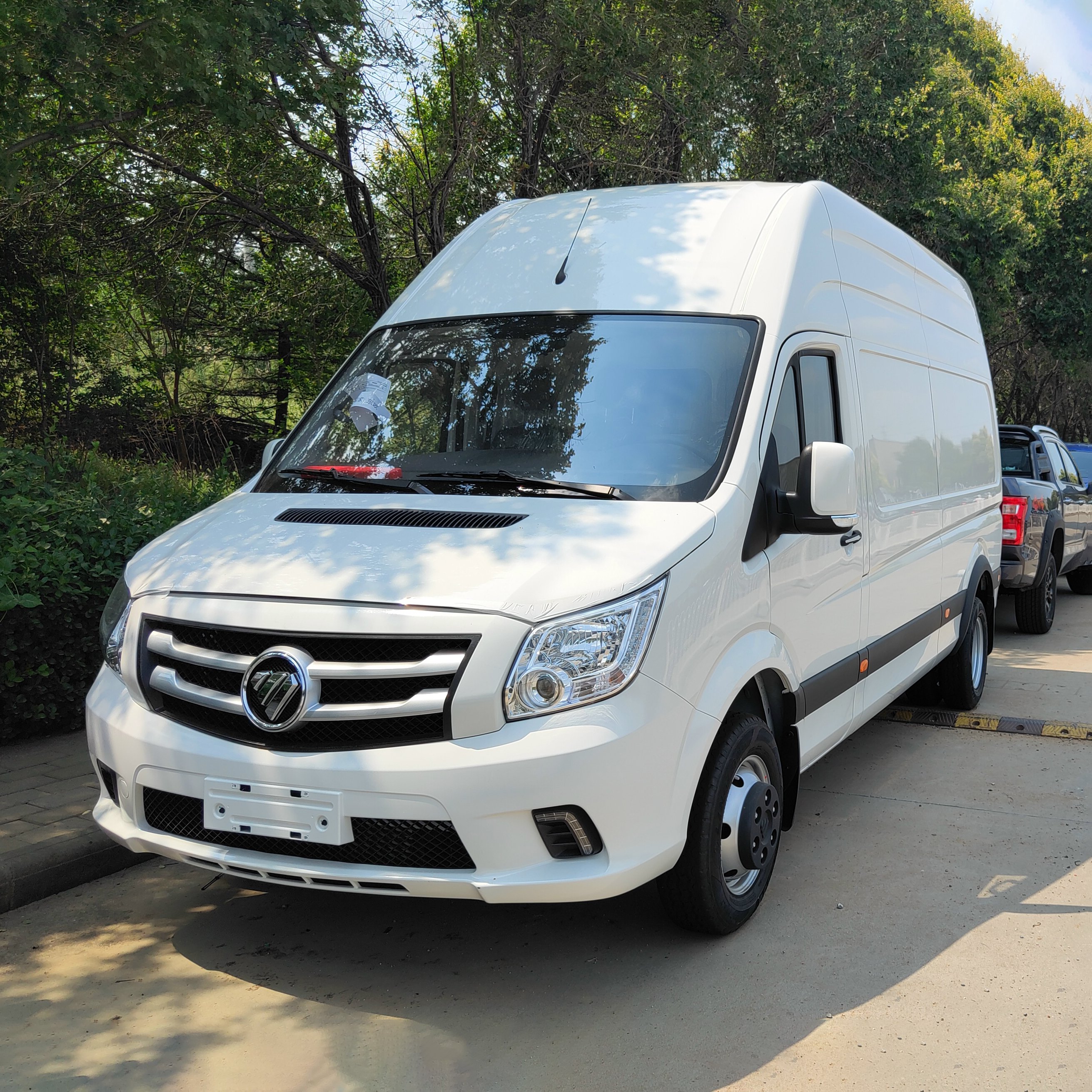 4 Wheels Transport Small 2 Ton Vehicle Foton Tonan Van Cargo Box Mini Car