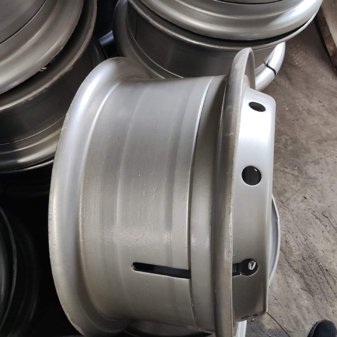 Tube Truck Wheels 8.50-20 Wheel Hub Is Suitable for 12.00R20 Tire