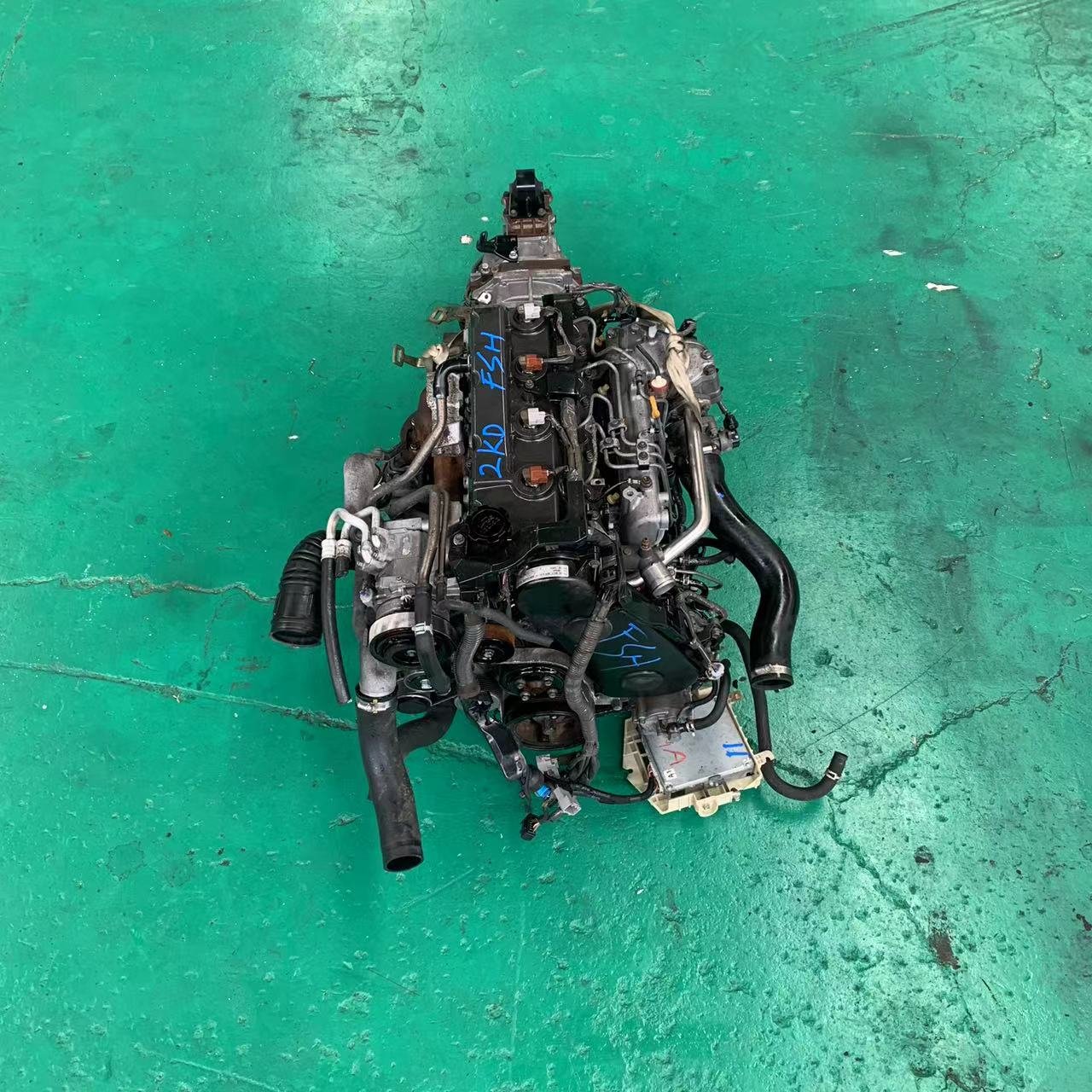 Genuine Used Diesel Engine 2KD Complete Engine 4 Cylinder Diesel Engine Assembly for Isuzu