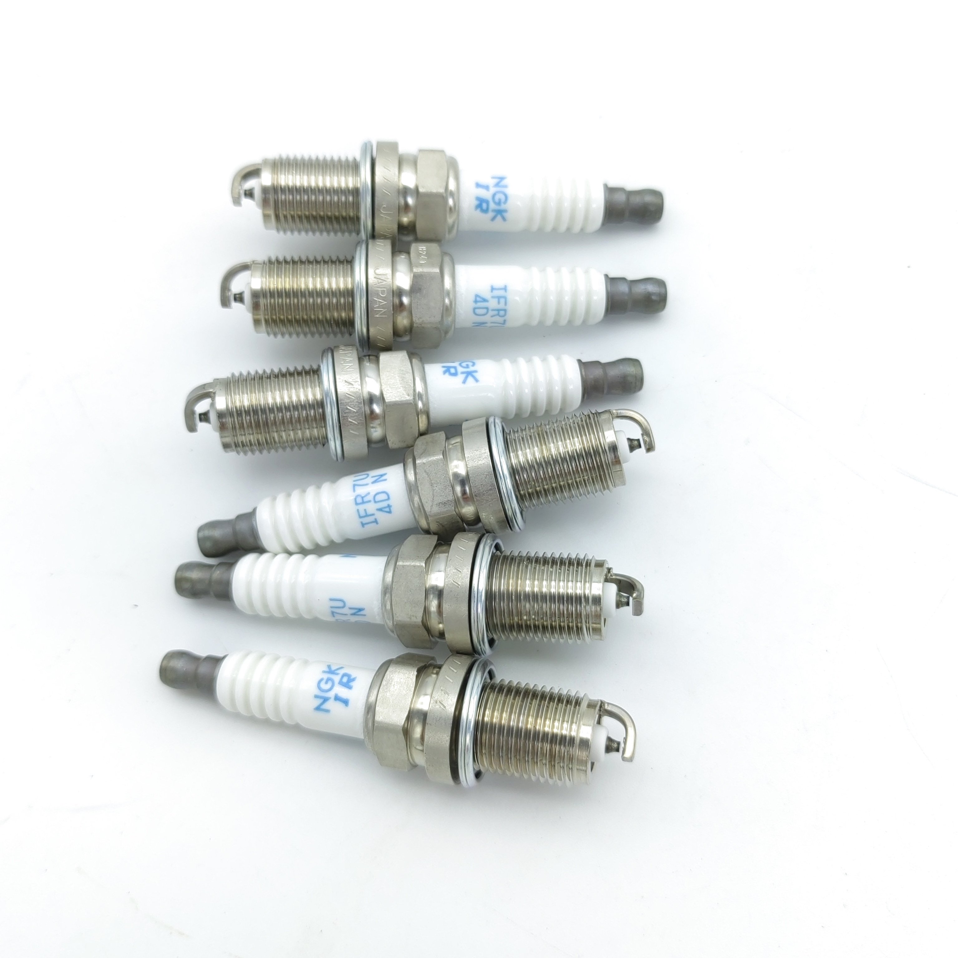 CNHTC MAN Natural Gas LNG CNG Bus HOWOT7HT5G A7 SITRAK MC11 MC13 Heavy Truck Natural Gas Engine Spark Plug7U-4DN 202V25923-0001