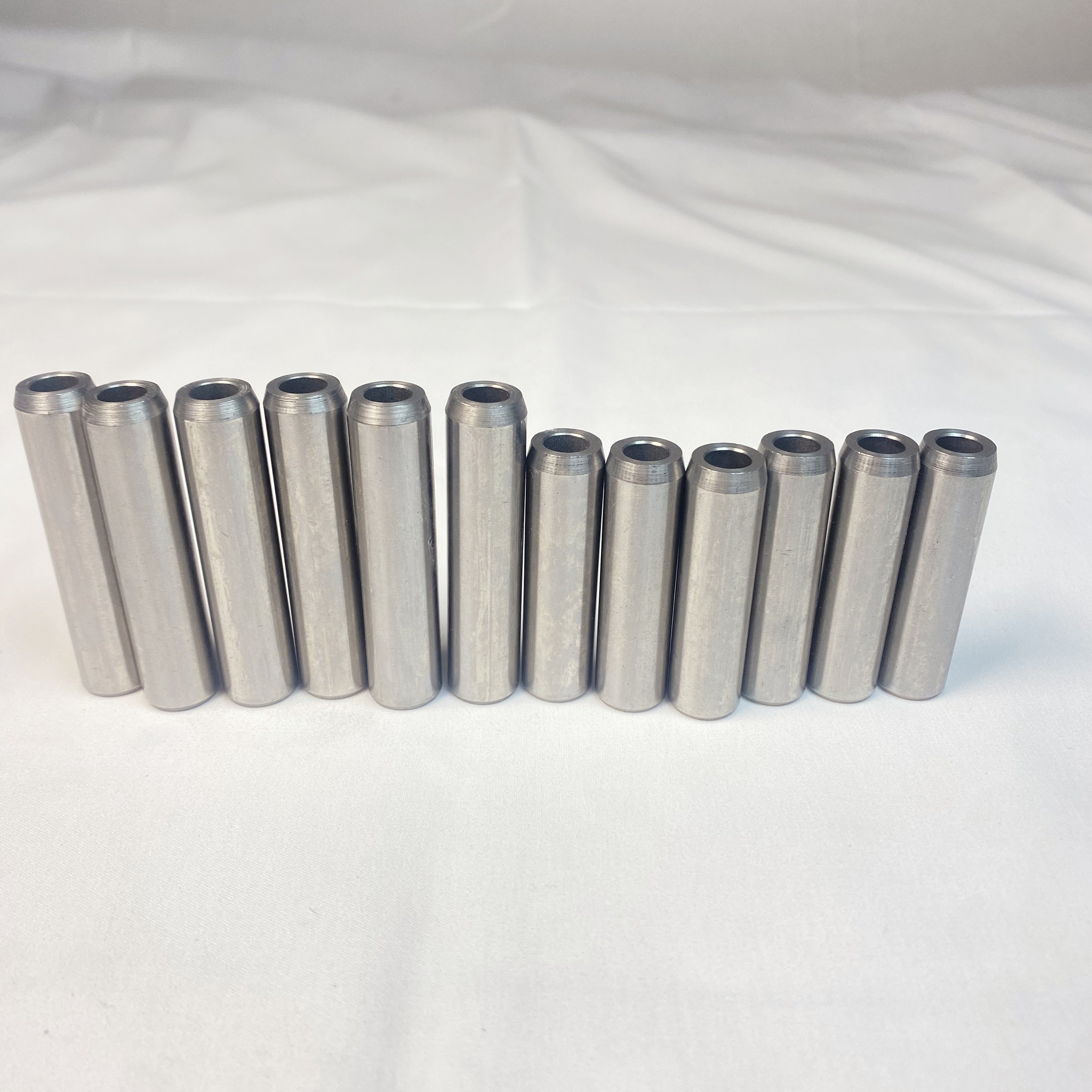 4BT3.9/6BT5.9 QSB 6D102/4D102 Engine Valve Guide Intake 3904408 Exhaust 3904409 3906206 for Cummins