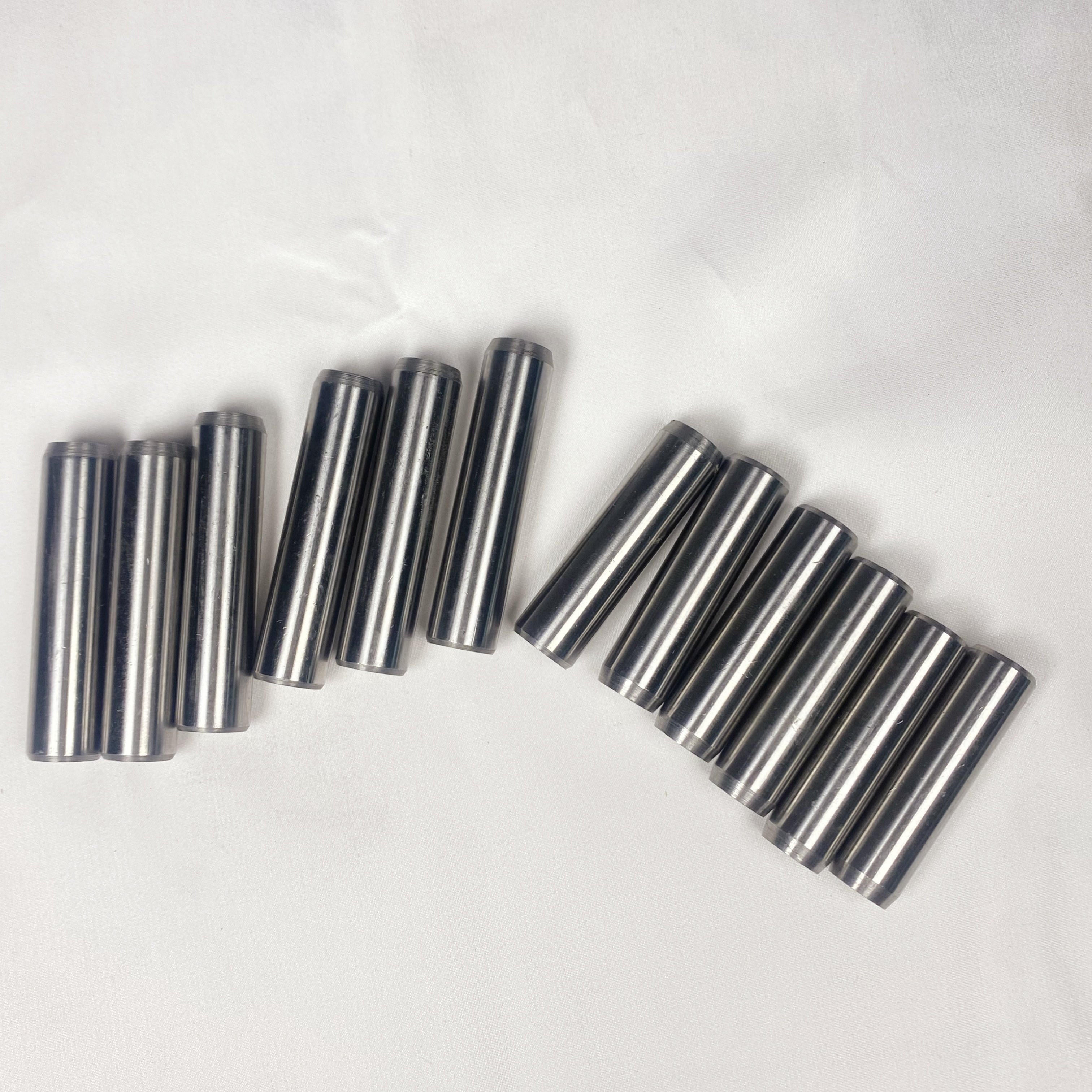 4BT3.9/6BT5.9 QSB 6D102/4D102 Engine Valve Guide Intake 3904408 Exhaust 3904409 3906206 for Cummins