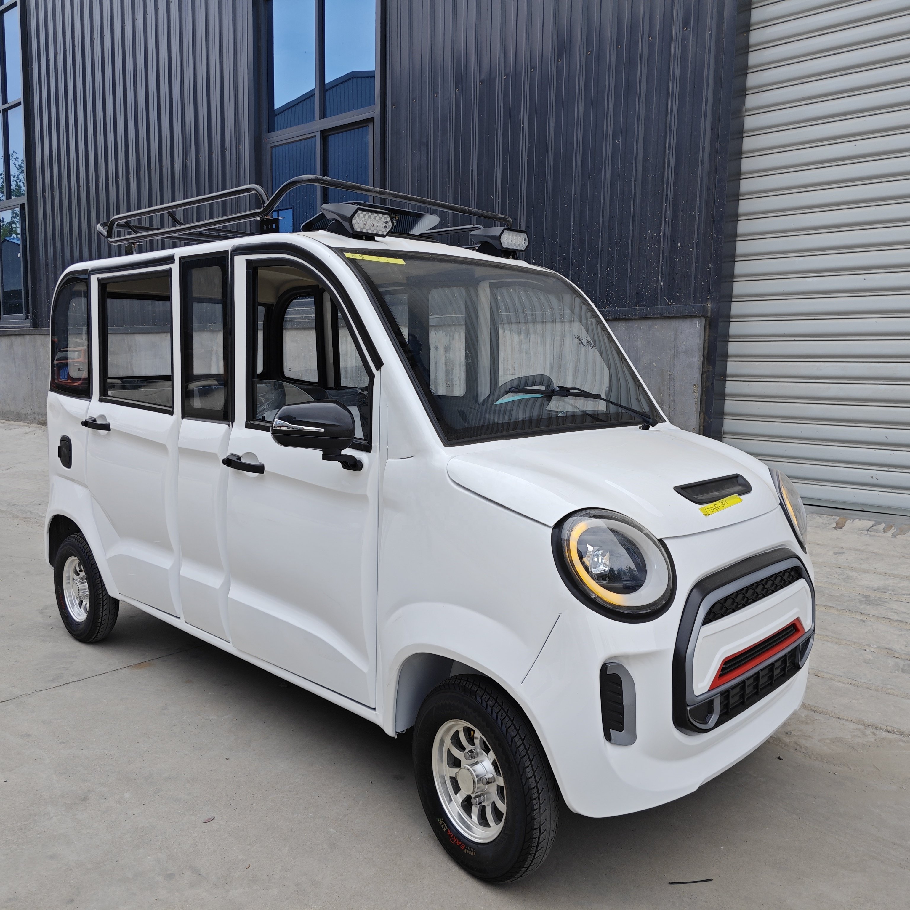 Made in China Hybrid MINI Ev BUS Cheap and Hot Sale Electric Bus Mini Electric E Car for Adults New Energy Vehicle