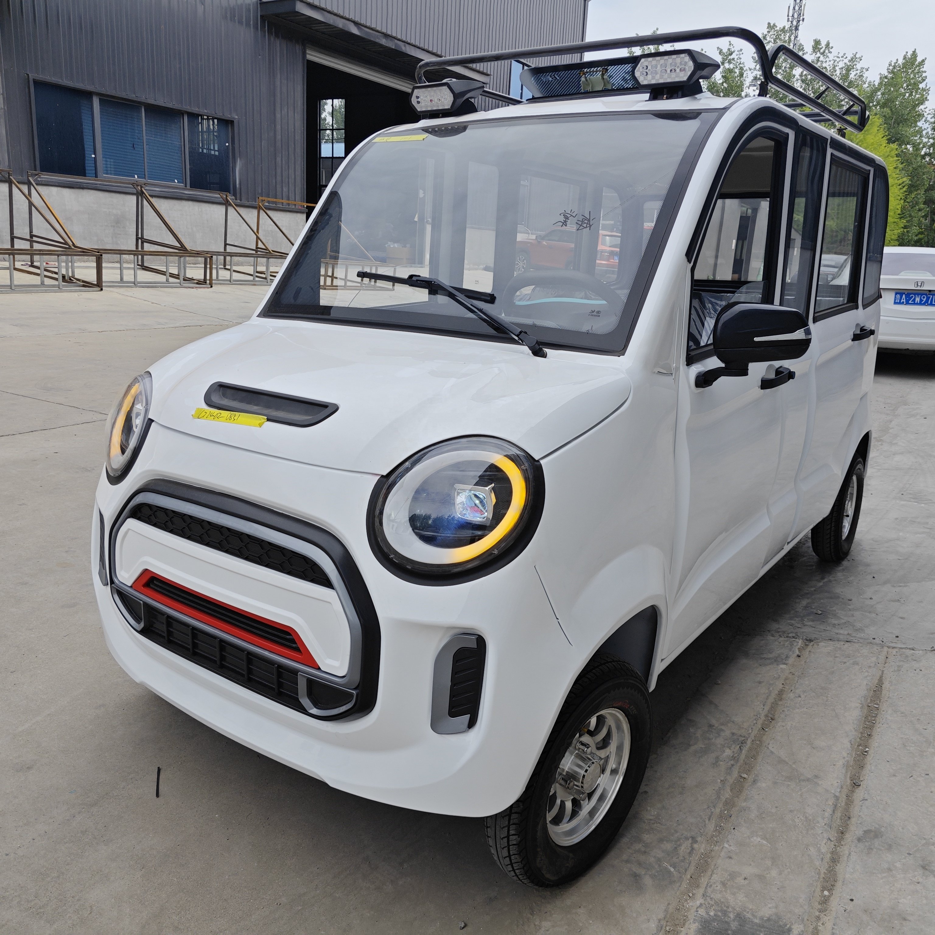 Made in China Hybrid MINI Ev BUS Cheap and Hot Sale Electric Bus Mini Electric E Car for Adults New Energy Vehicle