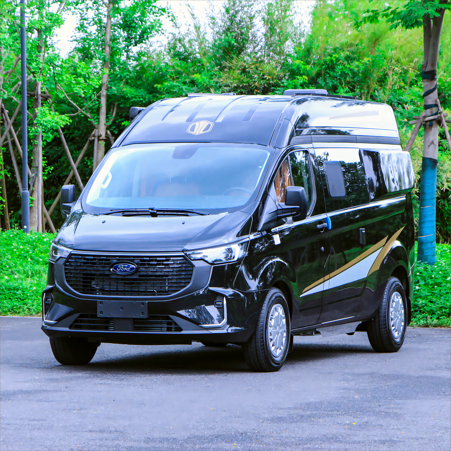 QXN RV B610 Diesel 6-Seater Used Car Turbo Engine Automatic Gearbox Hydraulic Steering System R16 Tire Size FWD Bus Type