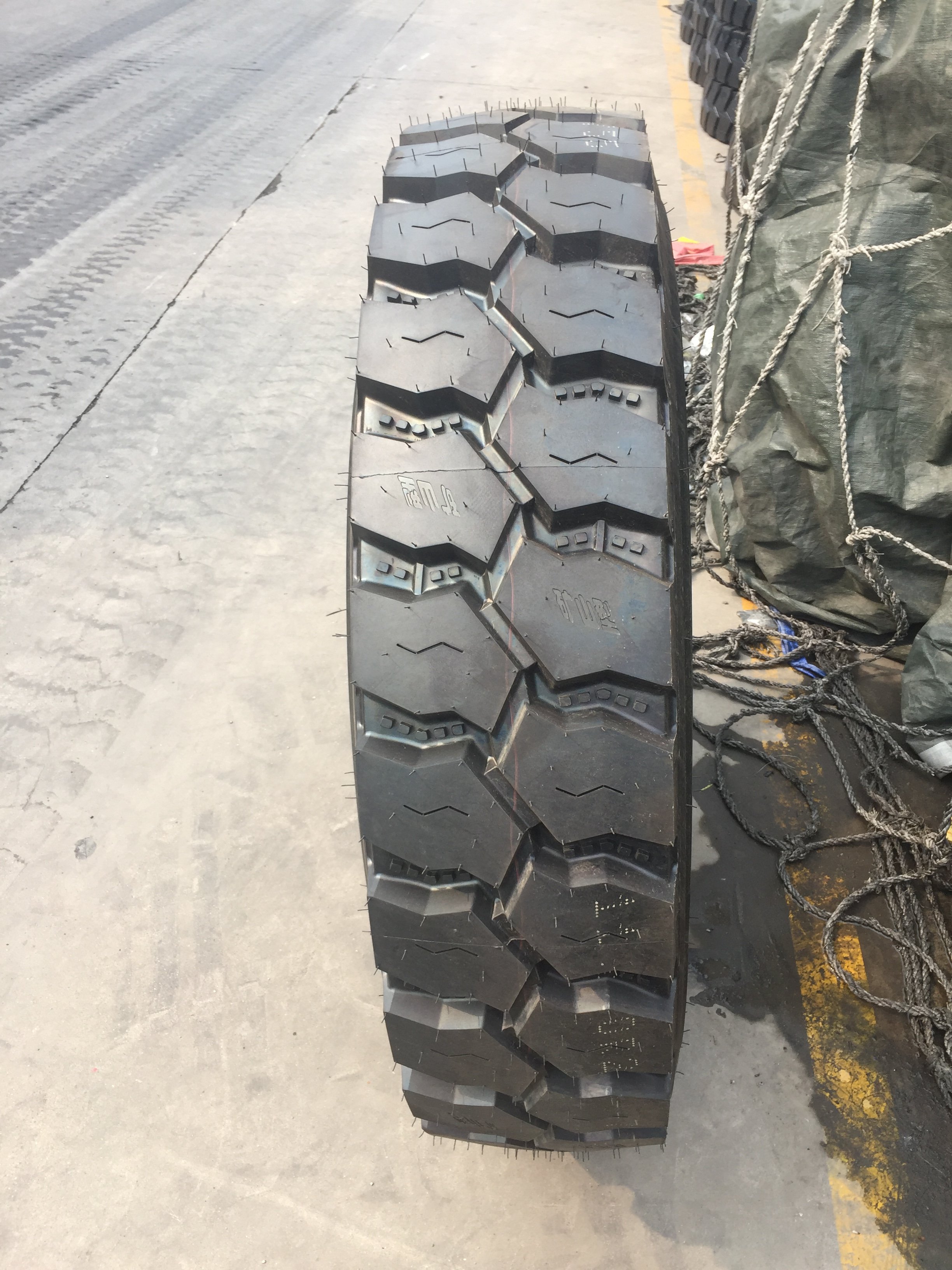 Tires Manufactures in China 1000r20 1100r20 315/80/22.5 Bus Wheels Tires Truck 11r22.5 12r22.5 13r22.5 truck tires