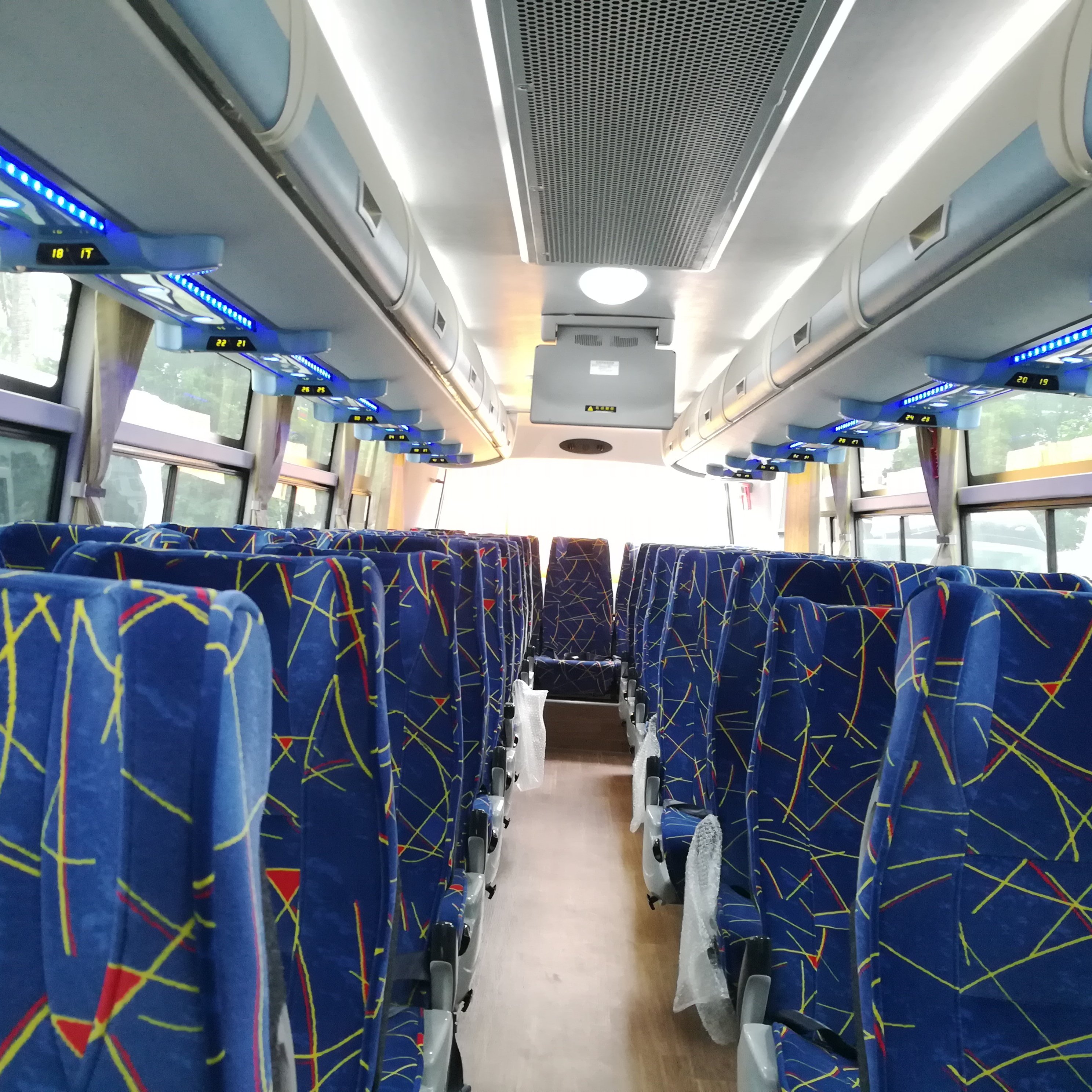 Brand New 57 Seats Luxury coach Bus for Long-distance Transporting