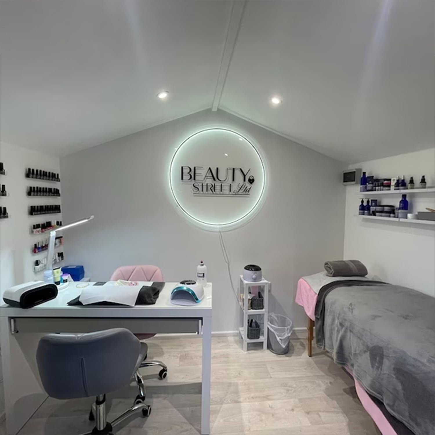 New Custom Circle Acrylic Light Box 3d Backlit Round Sign Round Shop Signage Logo Sign for Haircut,manicures,salon Decoration