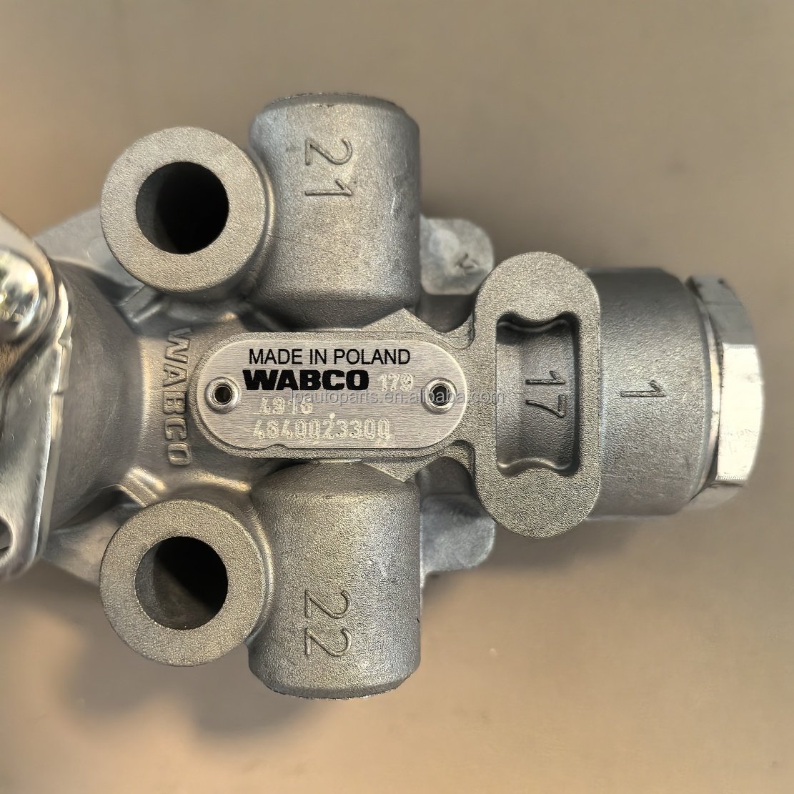 Hot Selling Original WABCO 4840023300 height valve Suitable for Zhongtong bus height regulator