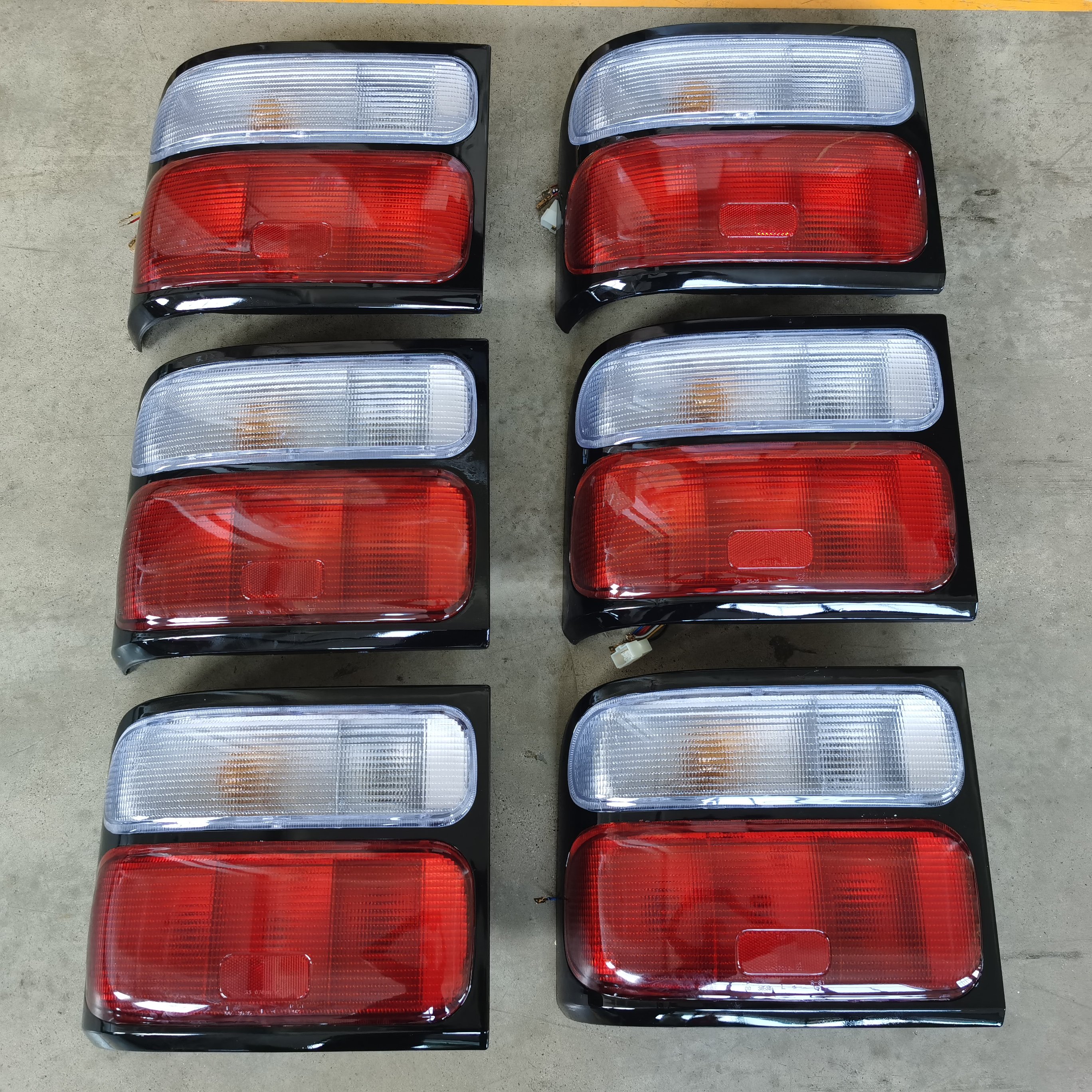 LED TOP Lamp Top Quality Bus Part OEM 81551-36420 81561-36310 for Toyota Coaster BB20 BB40 HZB50 HZB70 PC Size TAIL Light