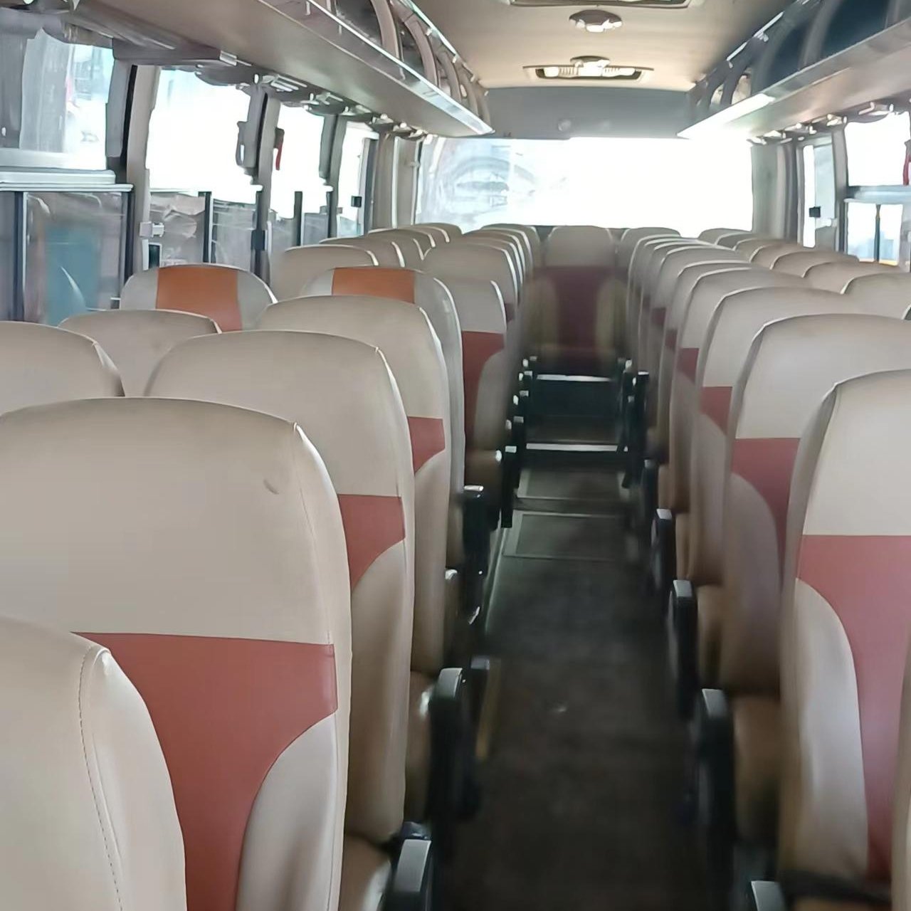 Used 70 Seater Coach Bus Luxury Tour Passenger Coach 70 Seater Bus for Sale